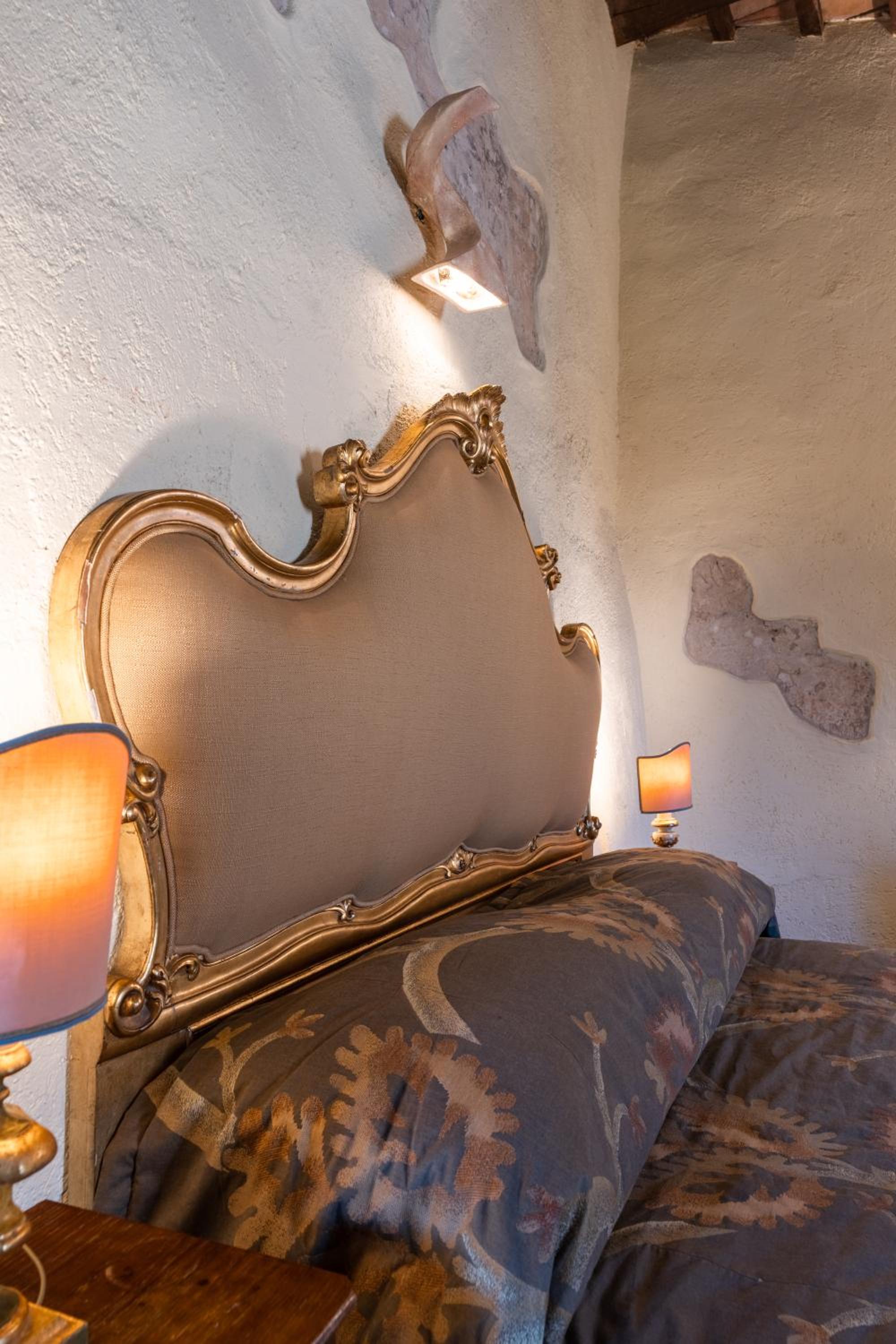 Suite - Photo 27