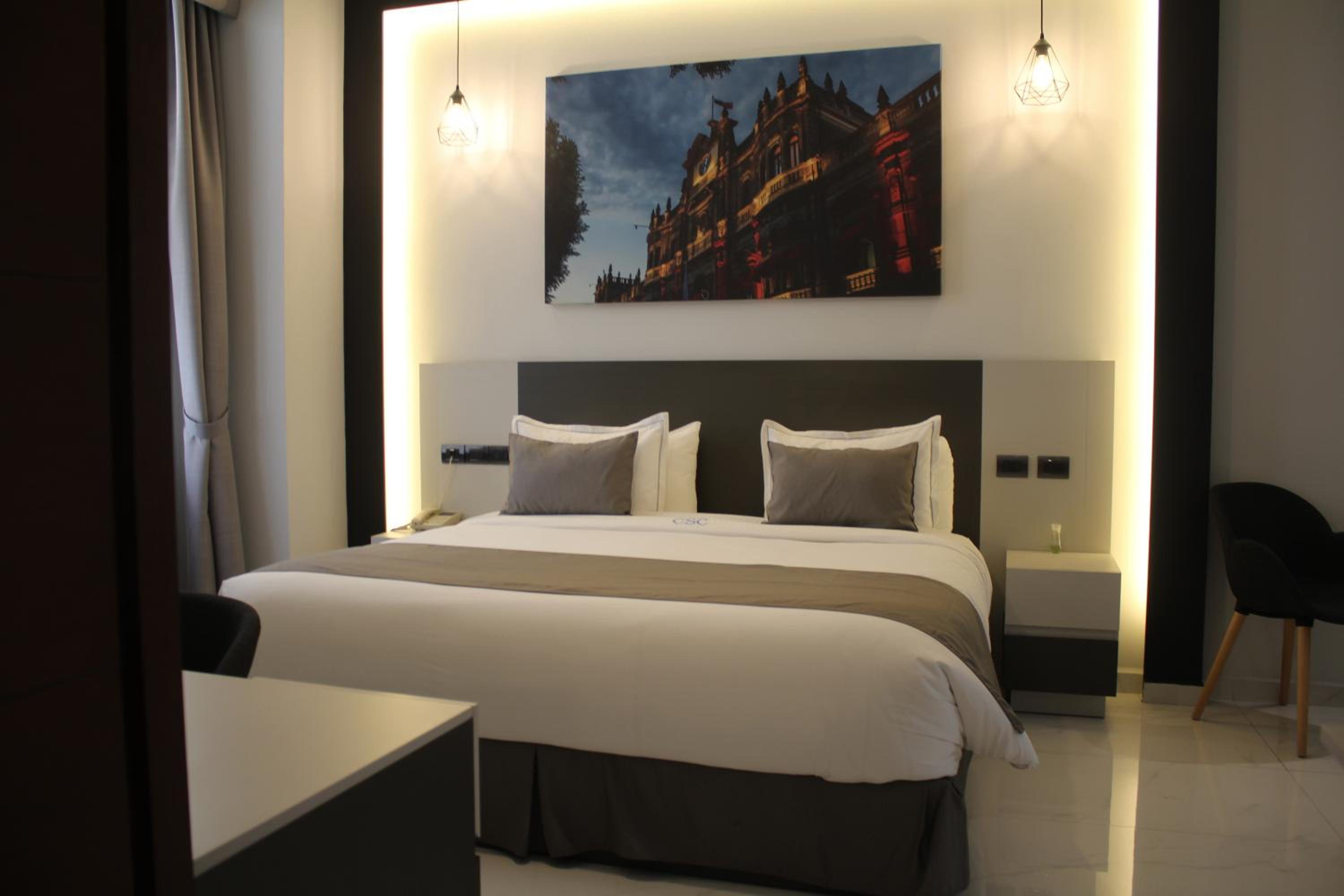 Suite with Balcony - Photo 8