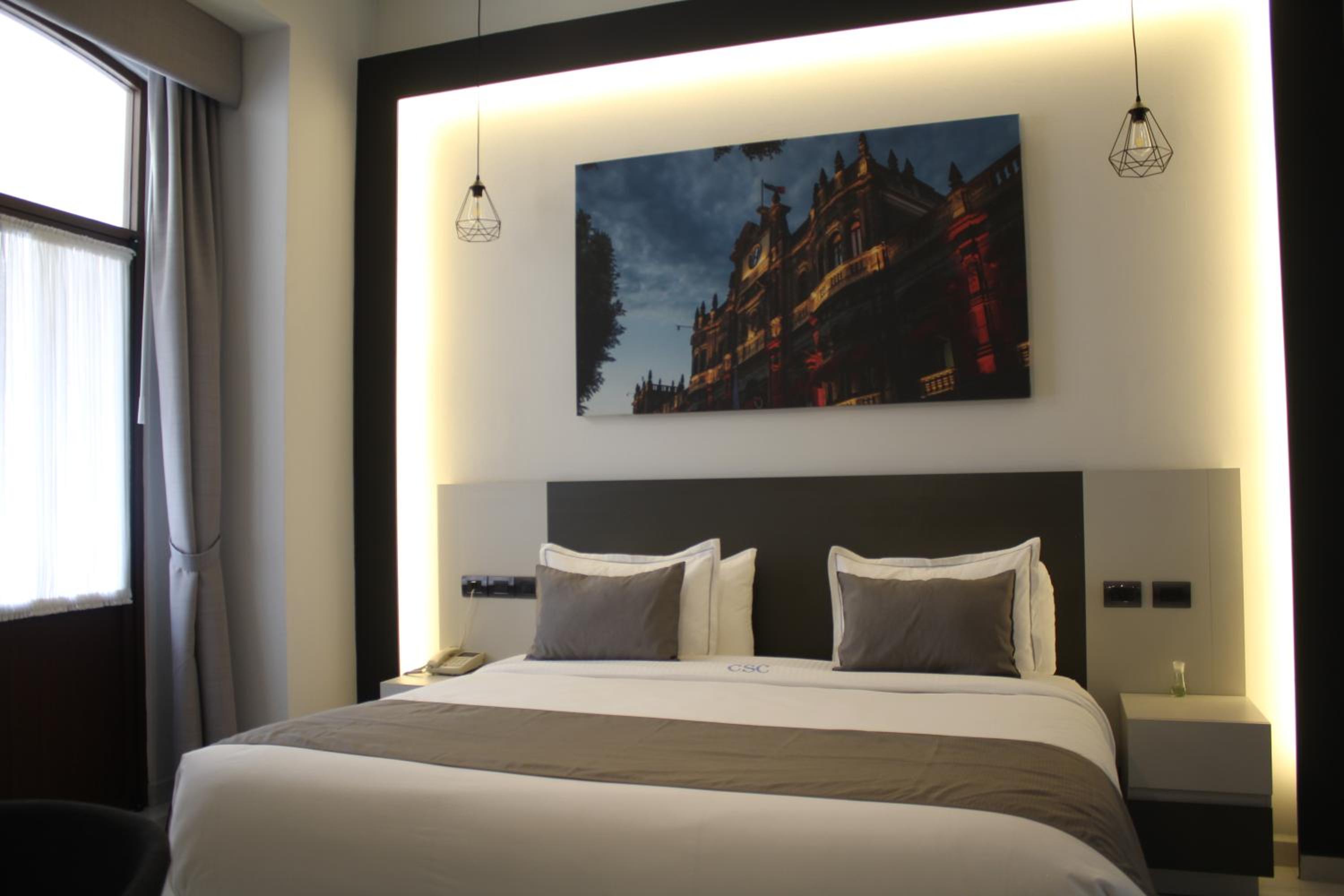 Suite with Balcony - Photo 3