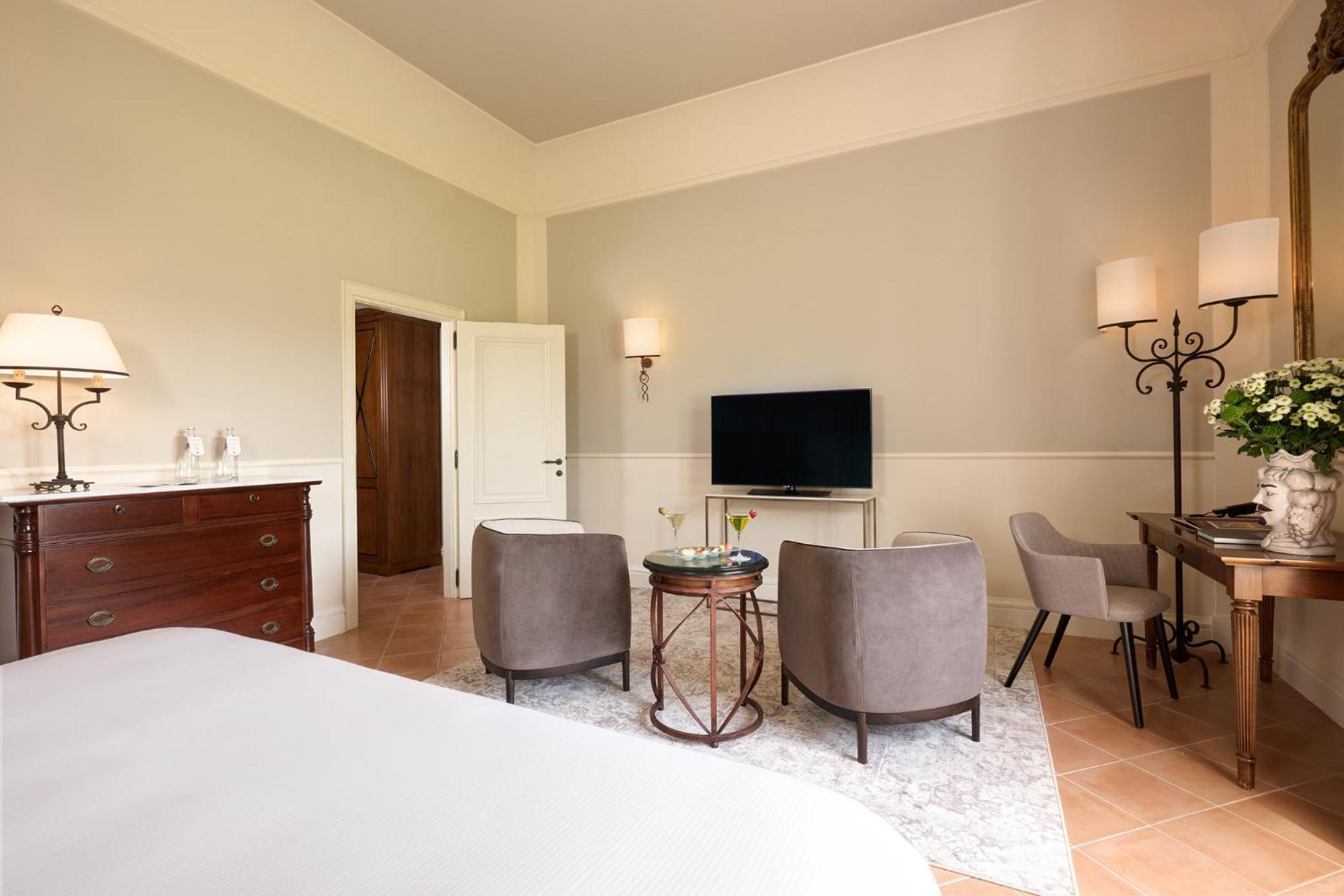 Junior Suite with Garden View - Photo 2