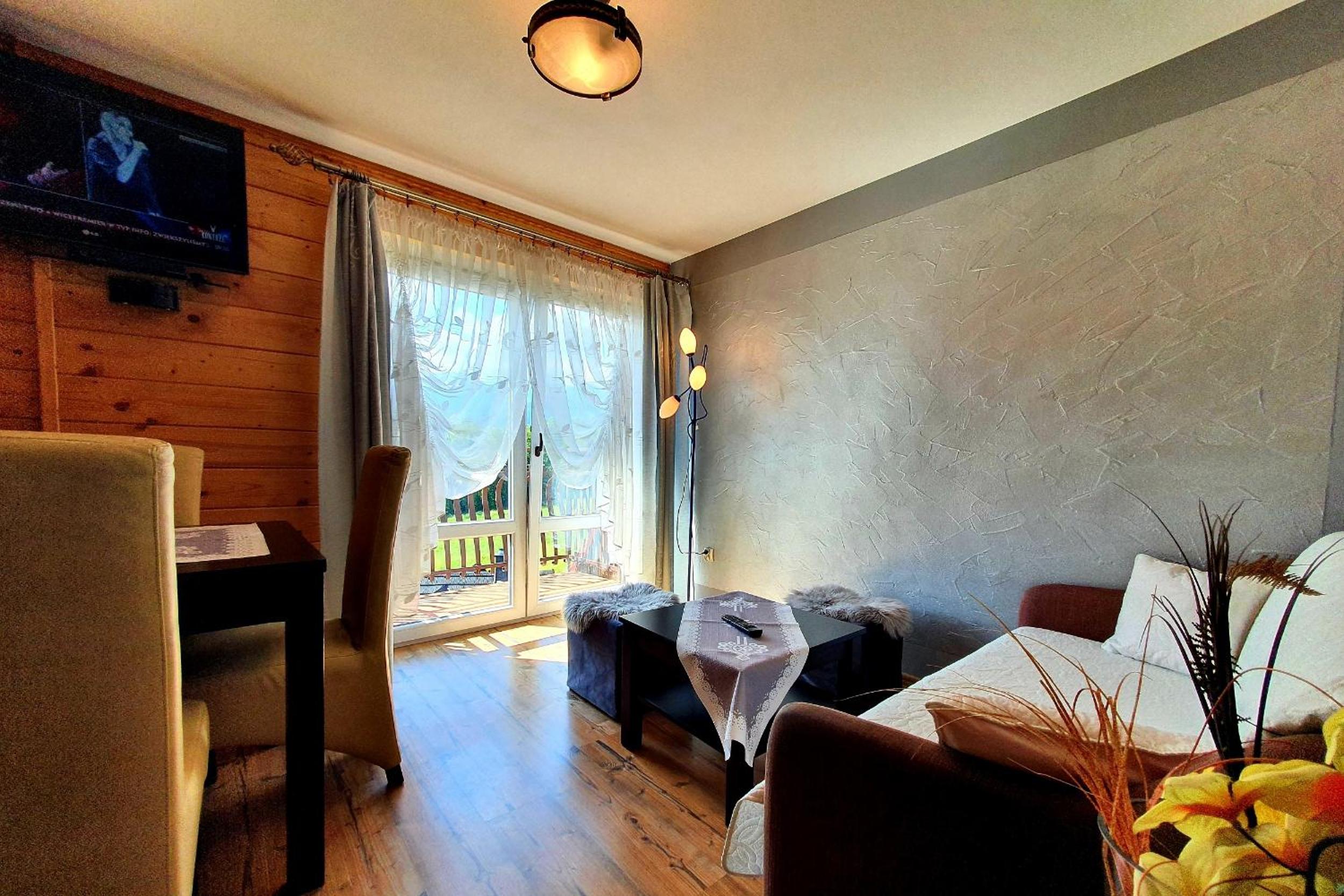 Apartment with Mountain View
