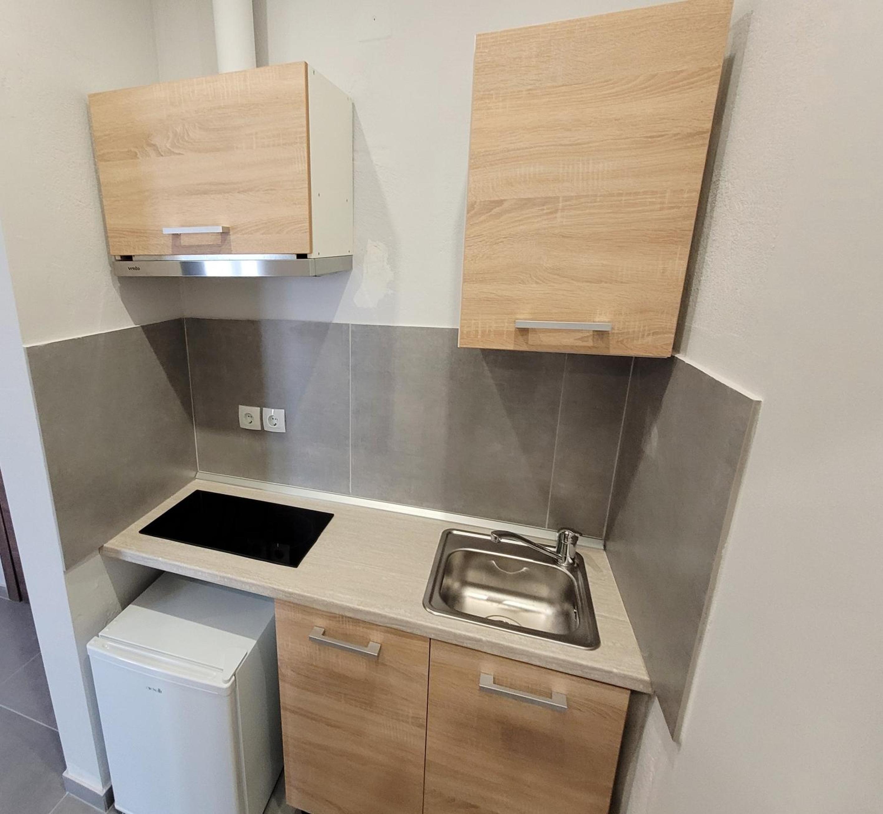 One-Bedroom Apartment - Photo 3
