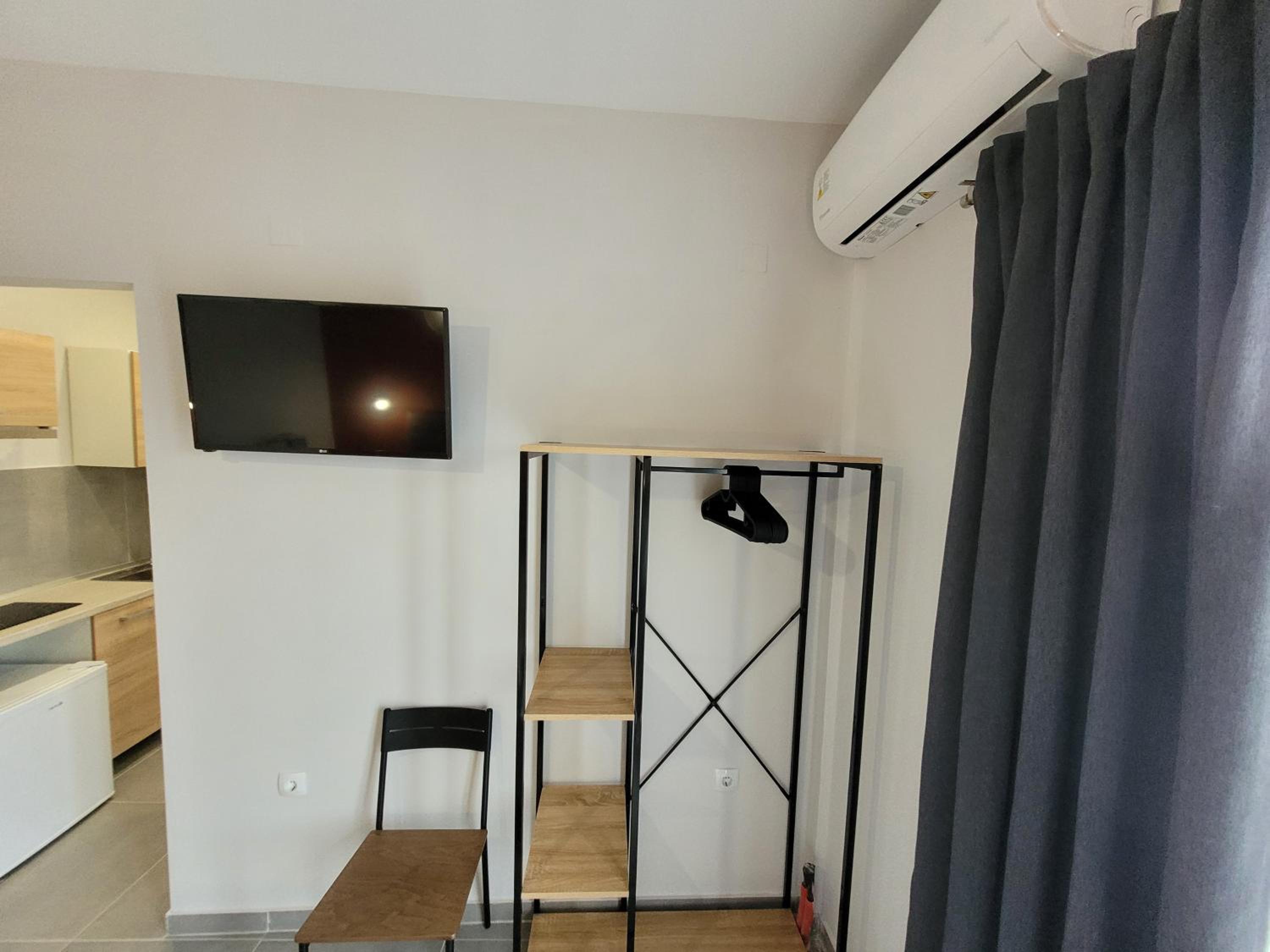 One-Bedroom Apartment - Photo 6