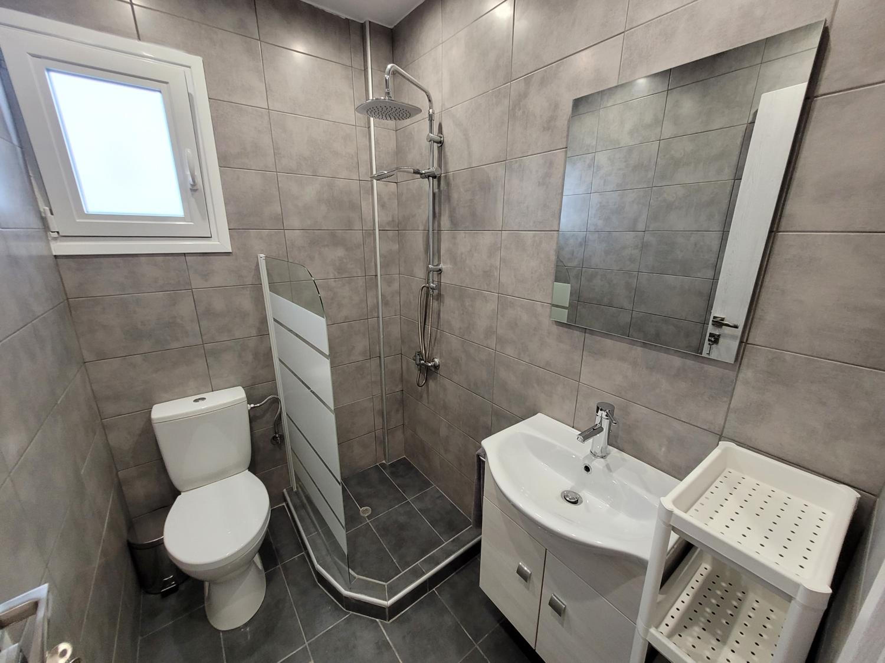 One-Bedroom Apartment - Photo 8