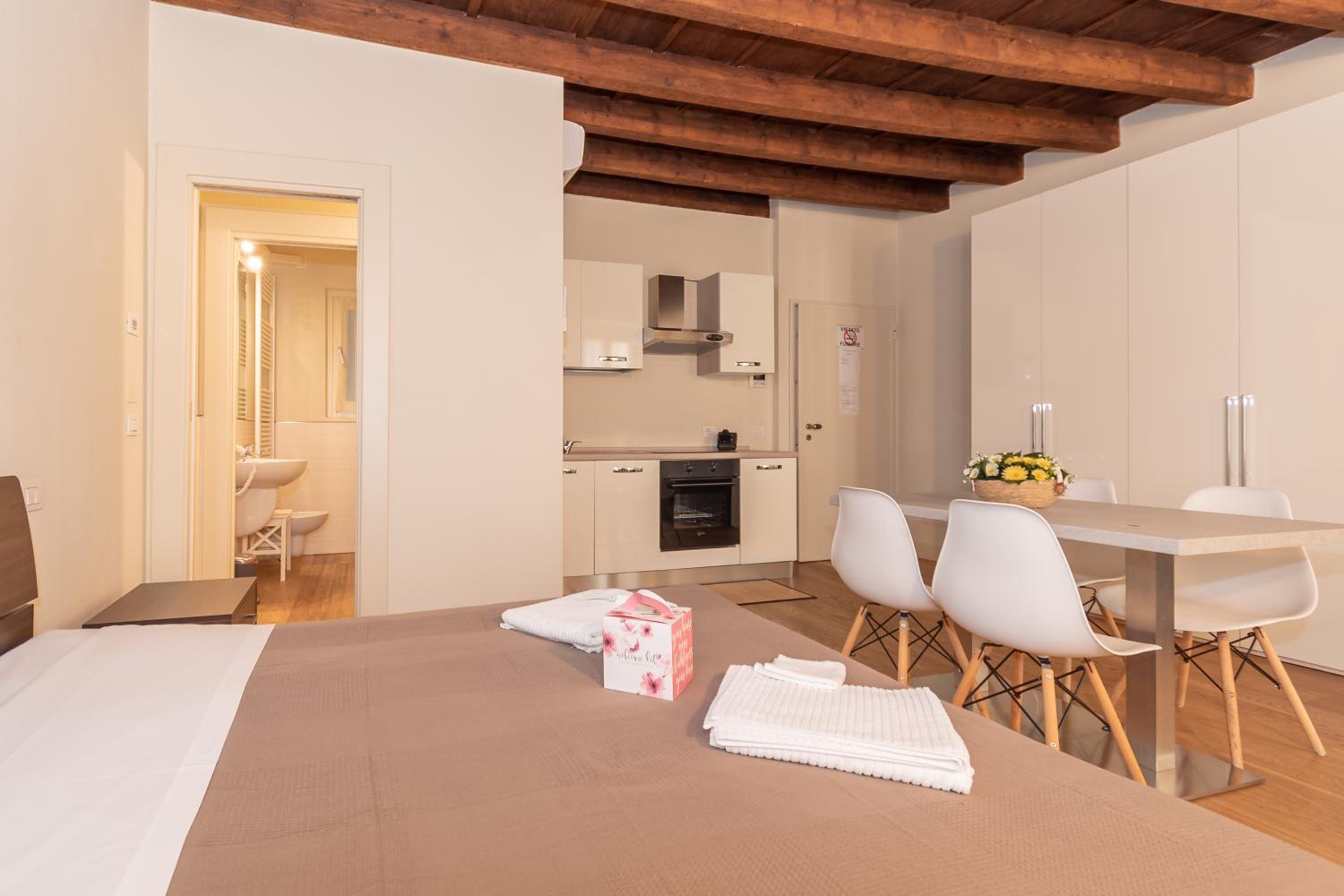 Studio Apartment photo 2