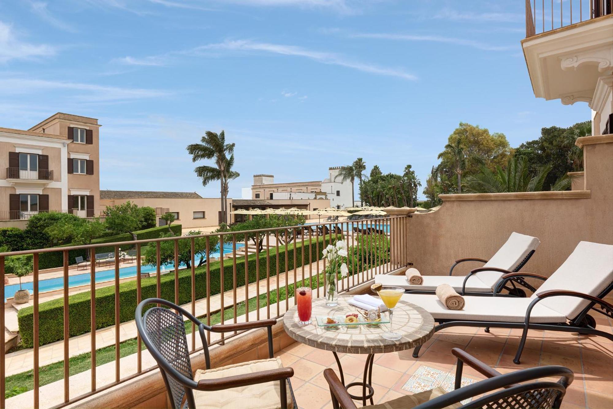 Superior Junior Suite Pool View  - Photo 4