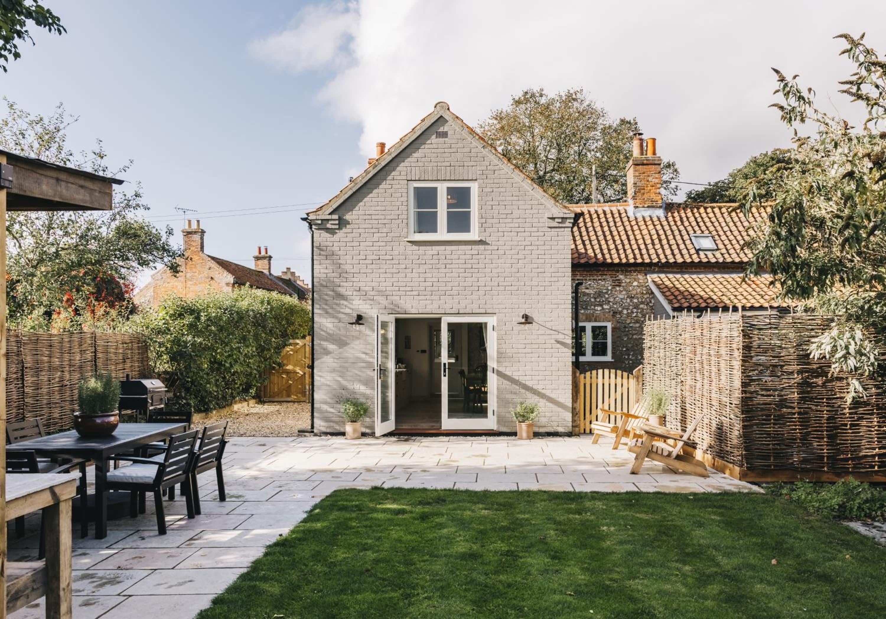Three-Bedroom House photo 3