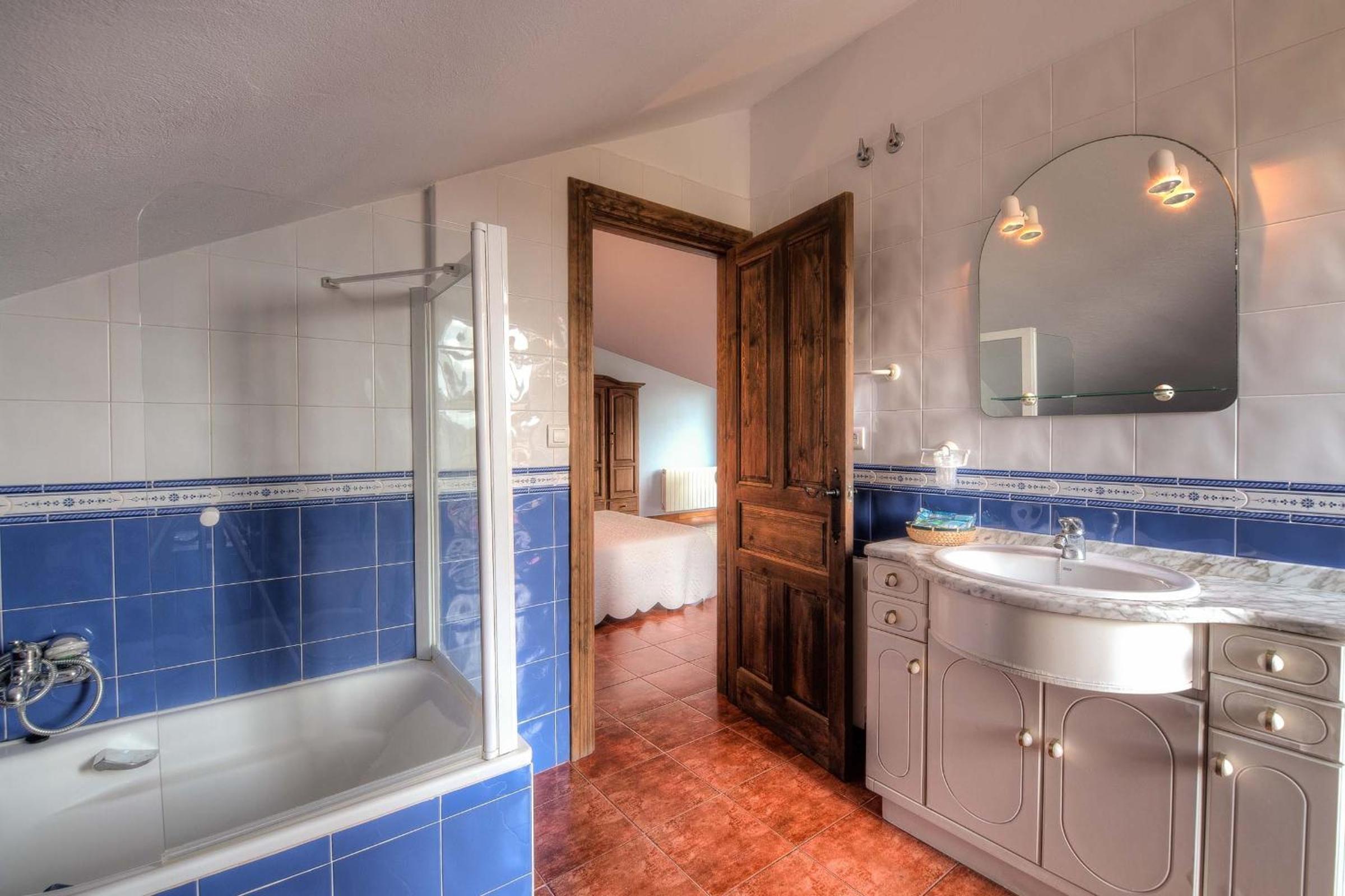 Deluxe Double Room with Balcony photo 3
