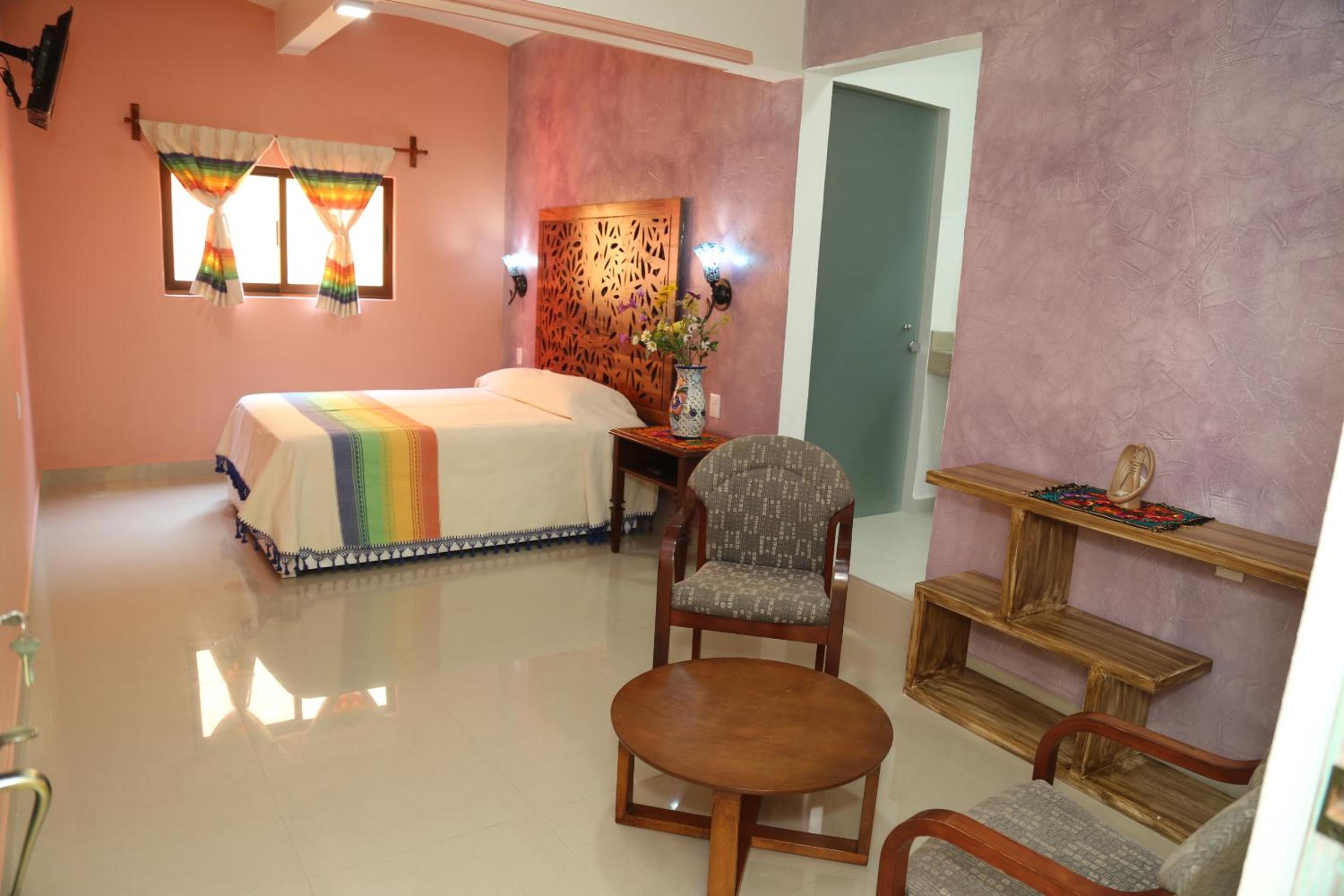 Suite - Photo 13