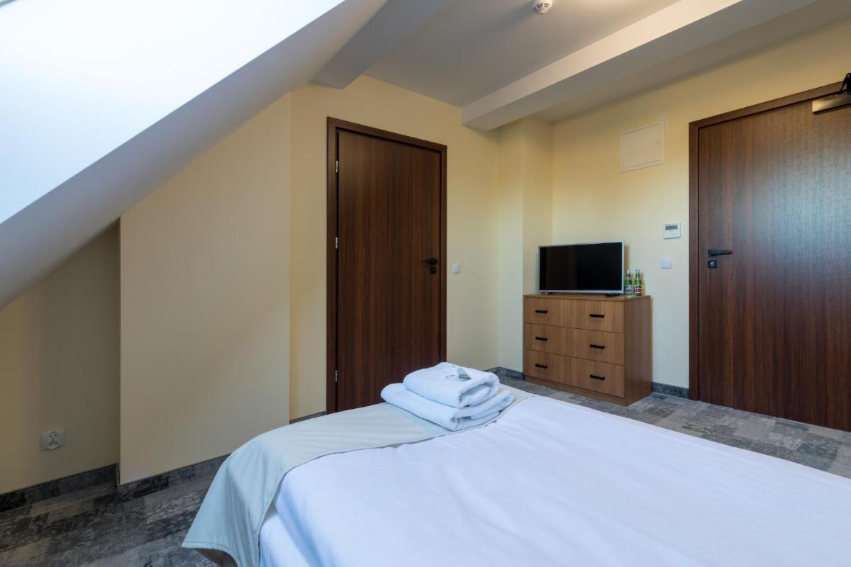 Single Room with Private Bathroom photo 2