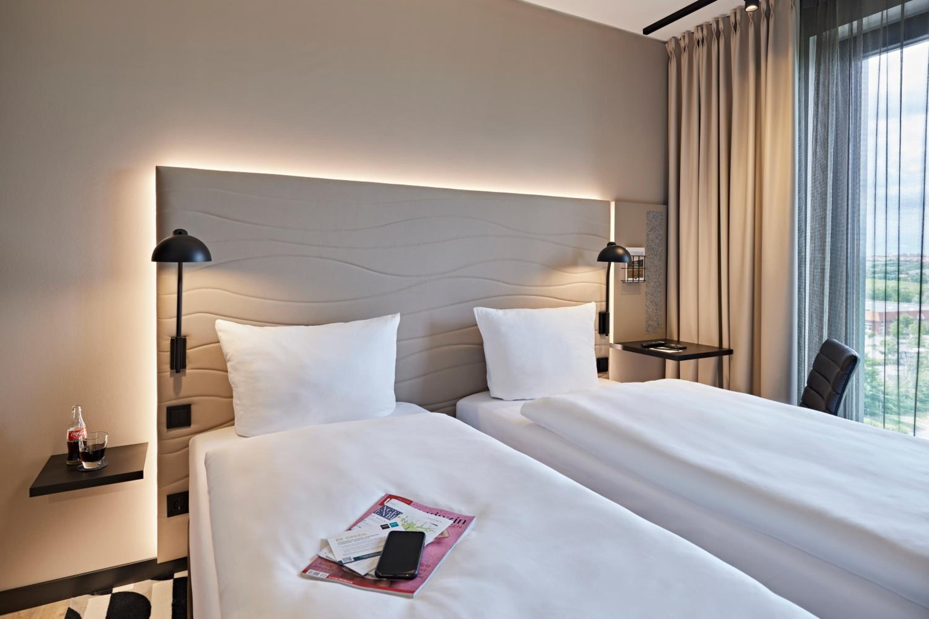 Standard Twin Room - Photo 2