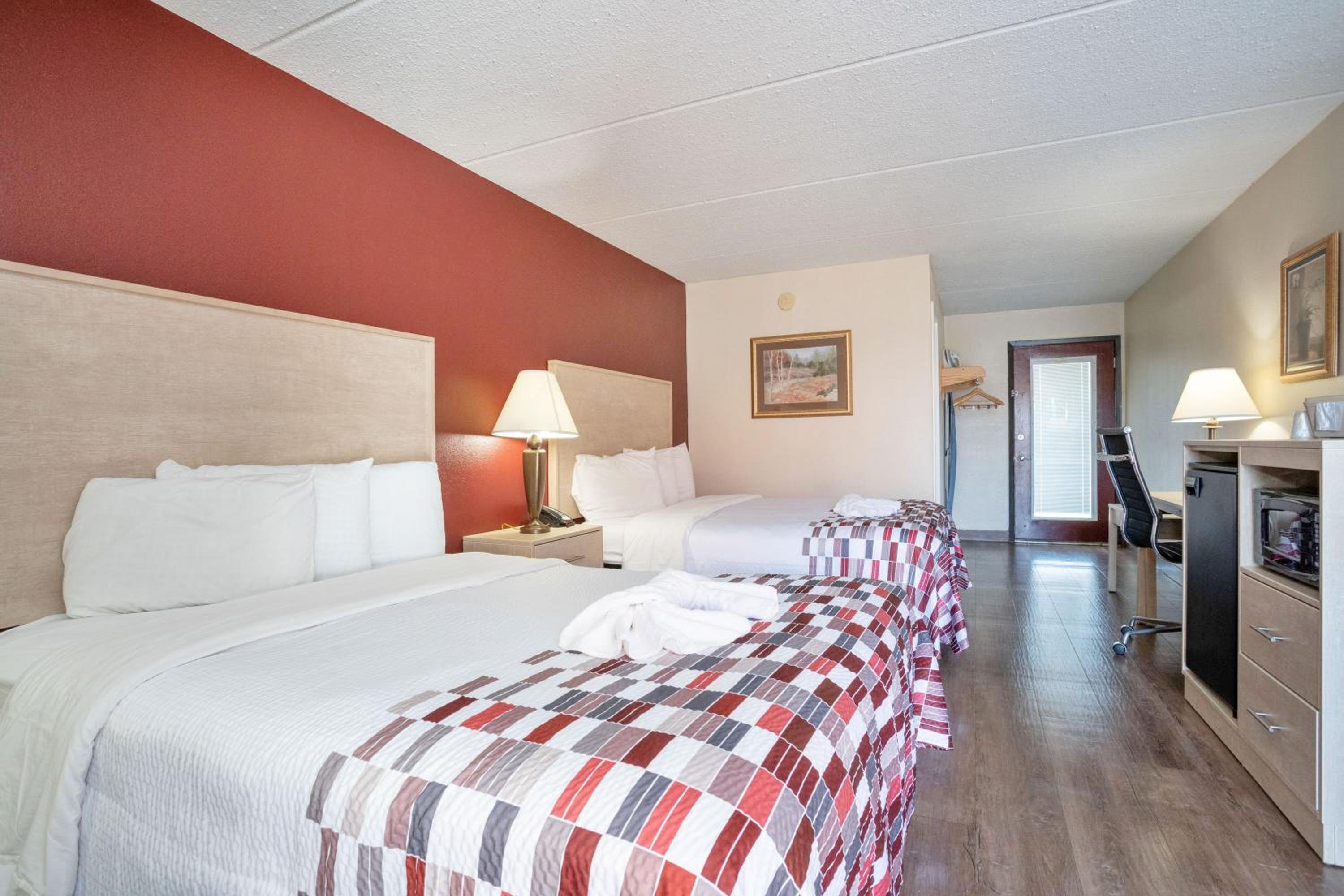 Deluxe Room with Two Queen Beds First Floor Non-Smoking photo 1