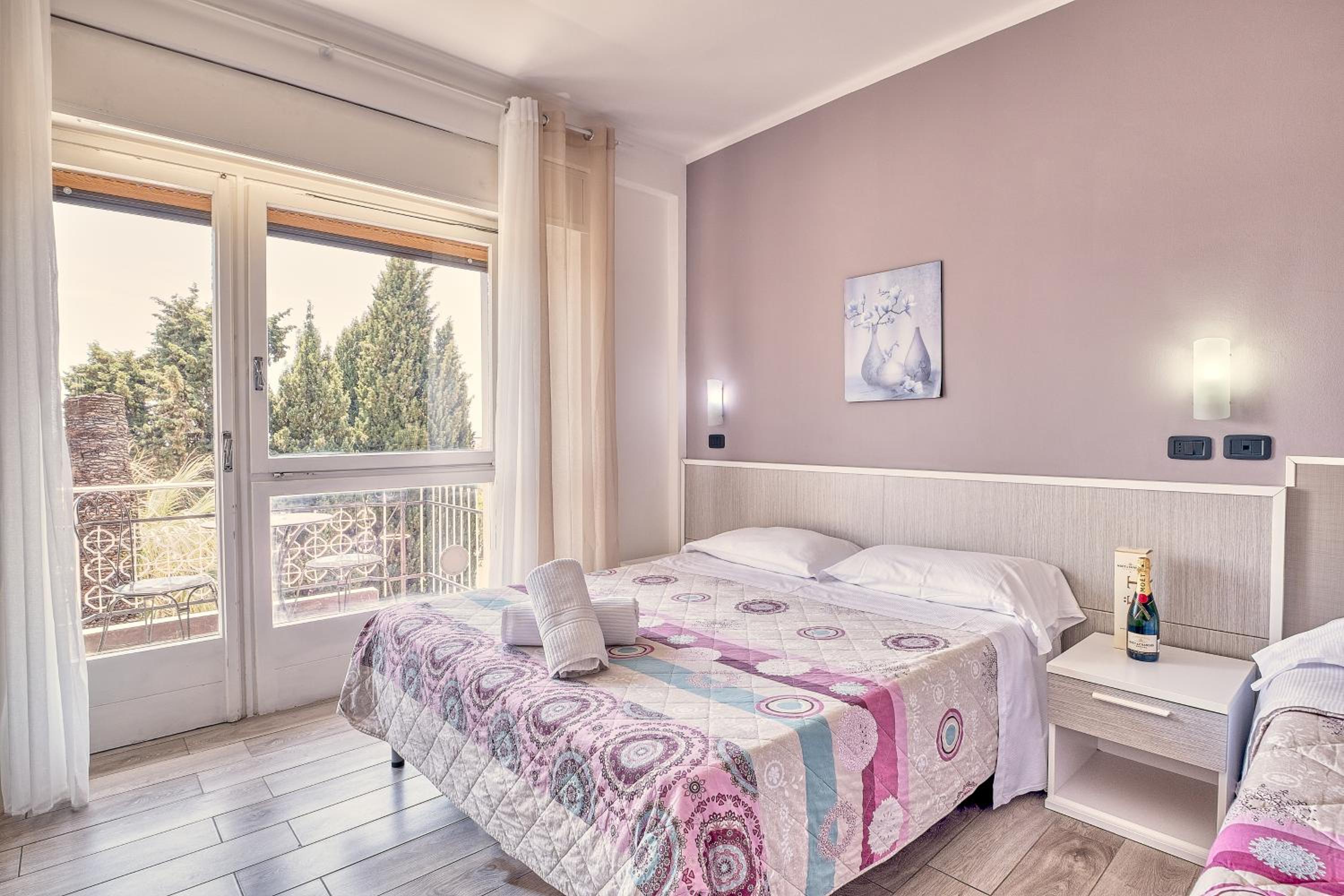 Triple Room with Garden View - Photo 2
