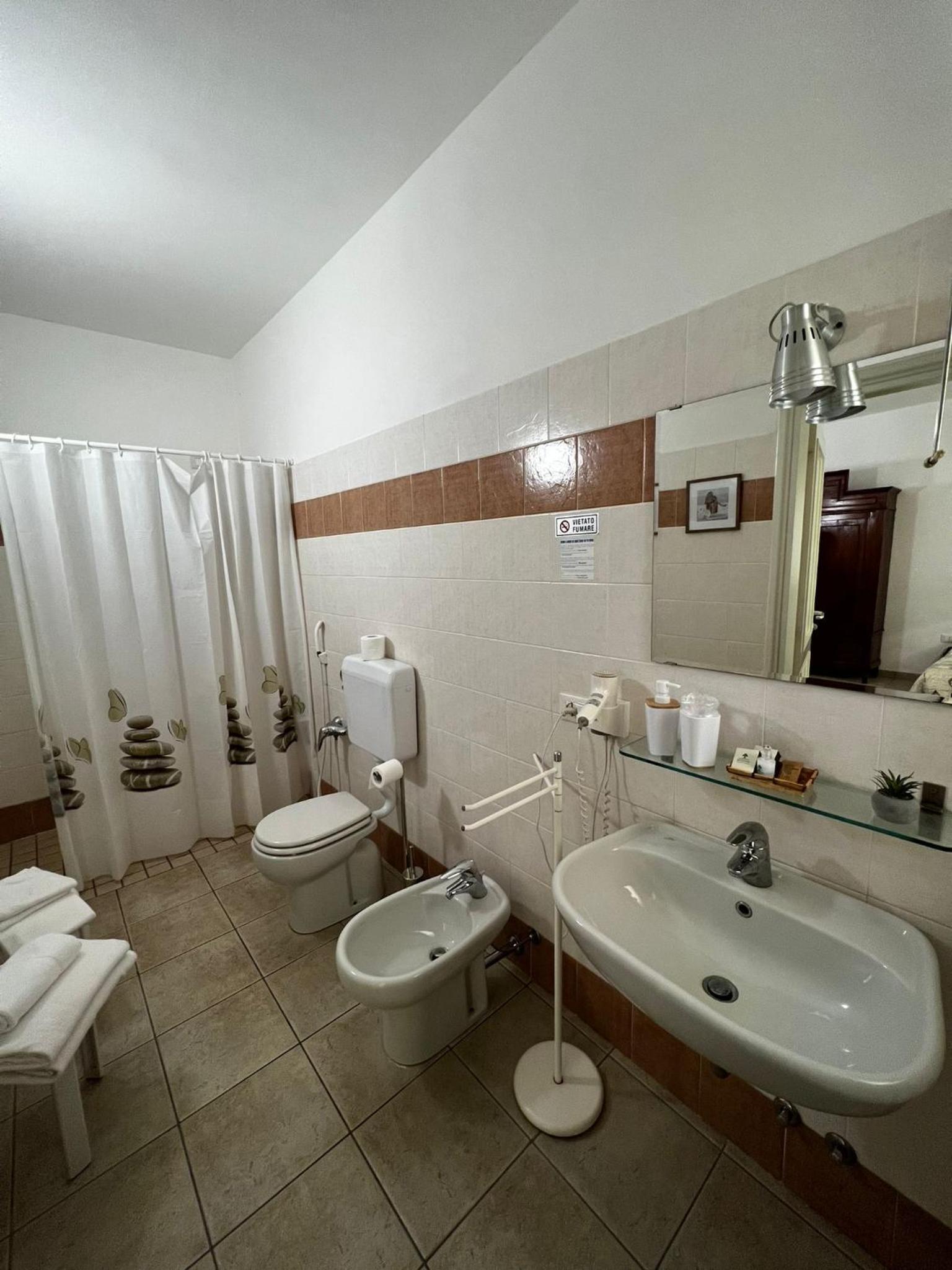 Triple Room - Photo 10