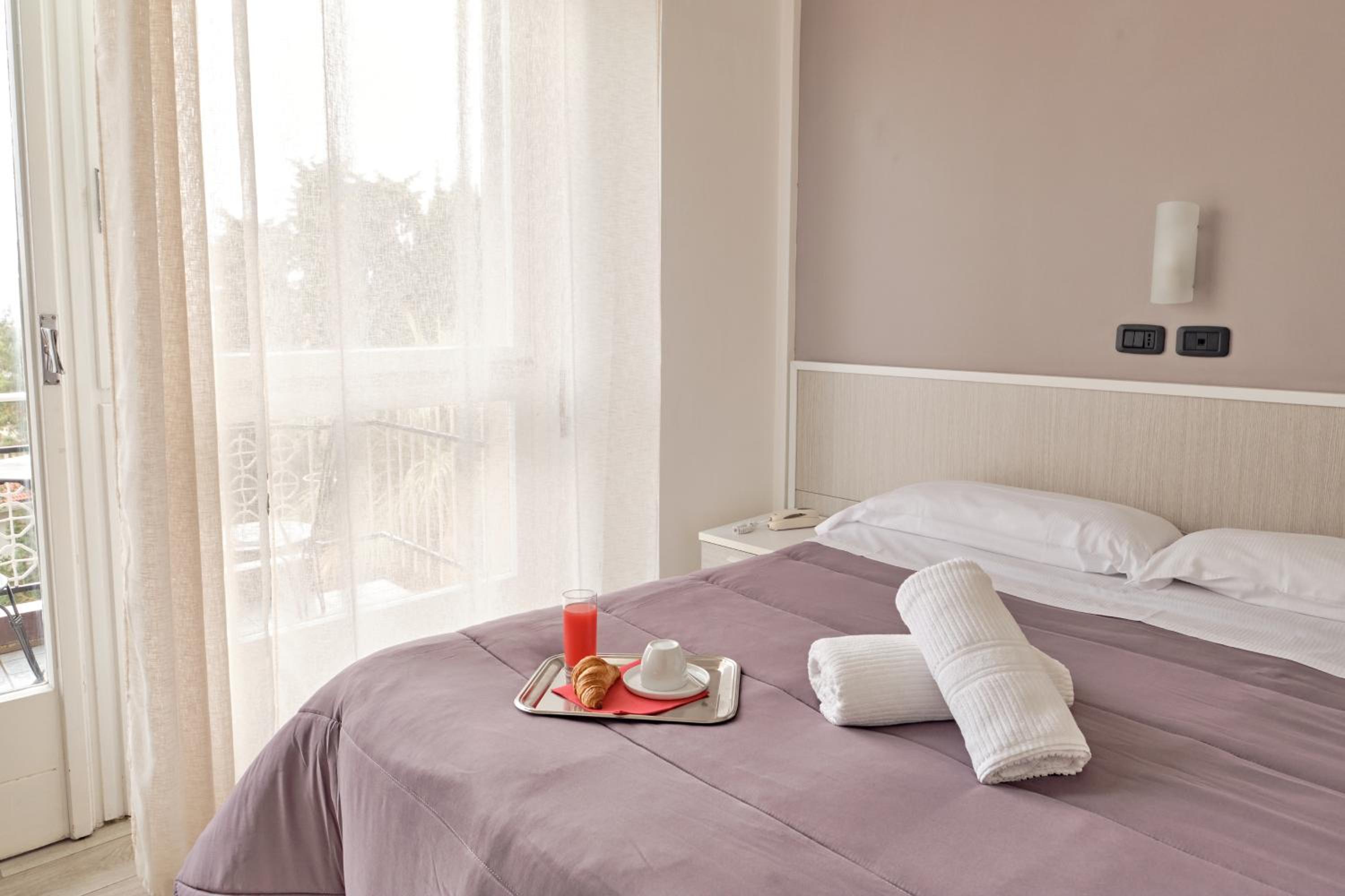 Double Room with Sea View - Photo 1