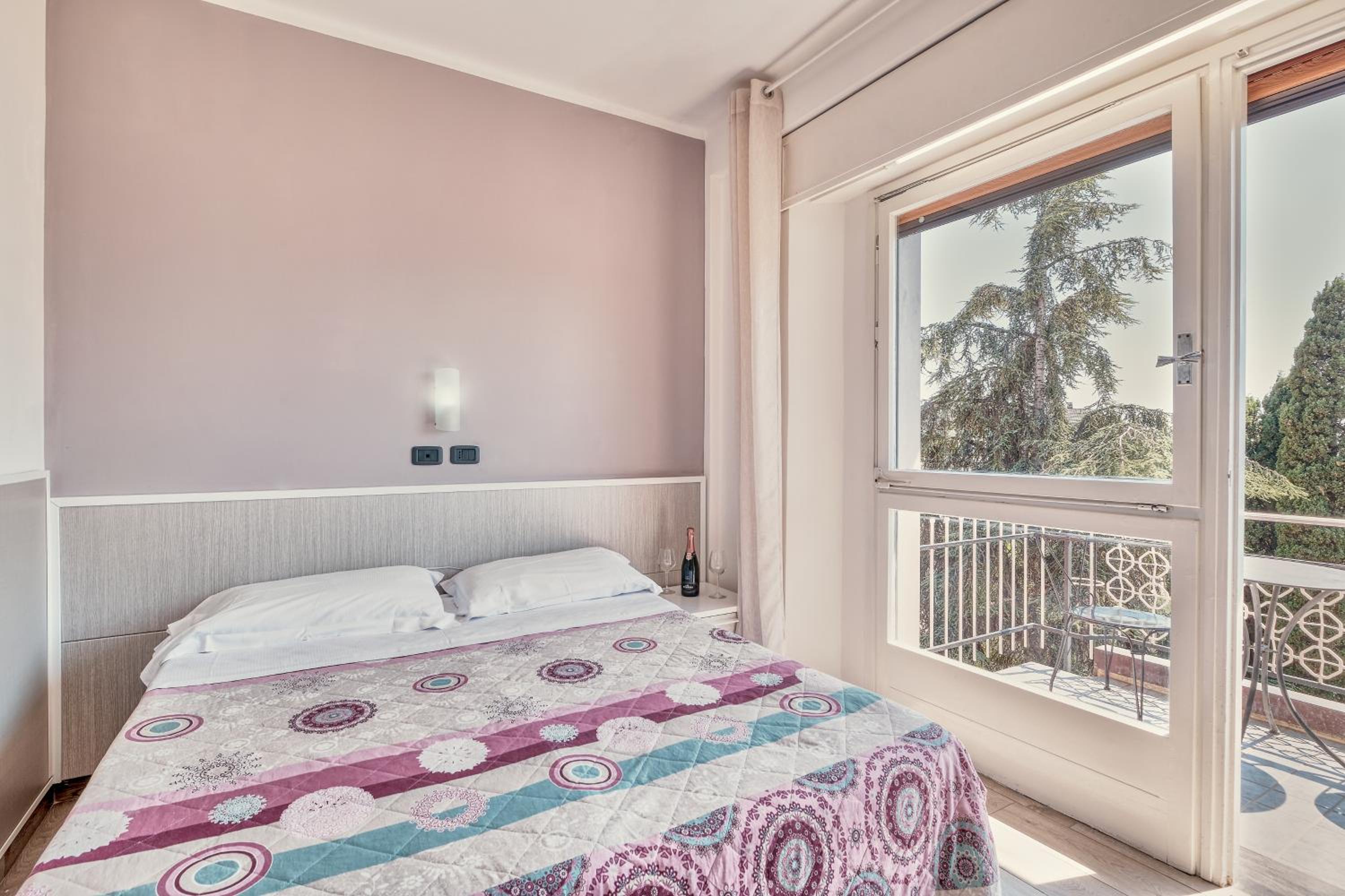 Standard Double Room with Garden View - Photo 2