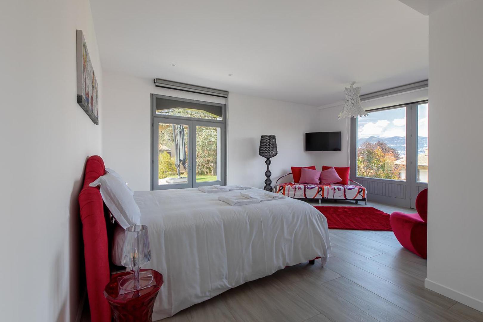 Suite with Lake View - Photo 3