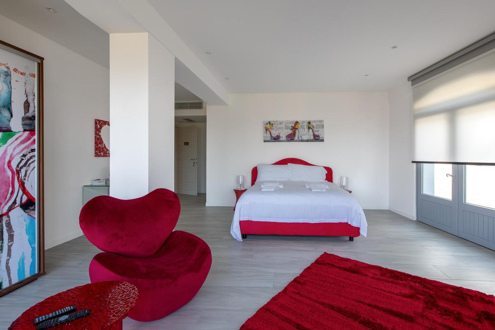 Suite with Lake View - Photo 2