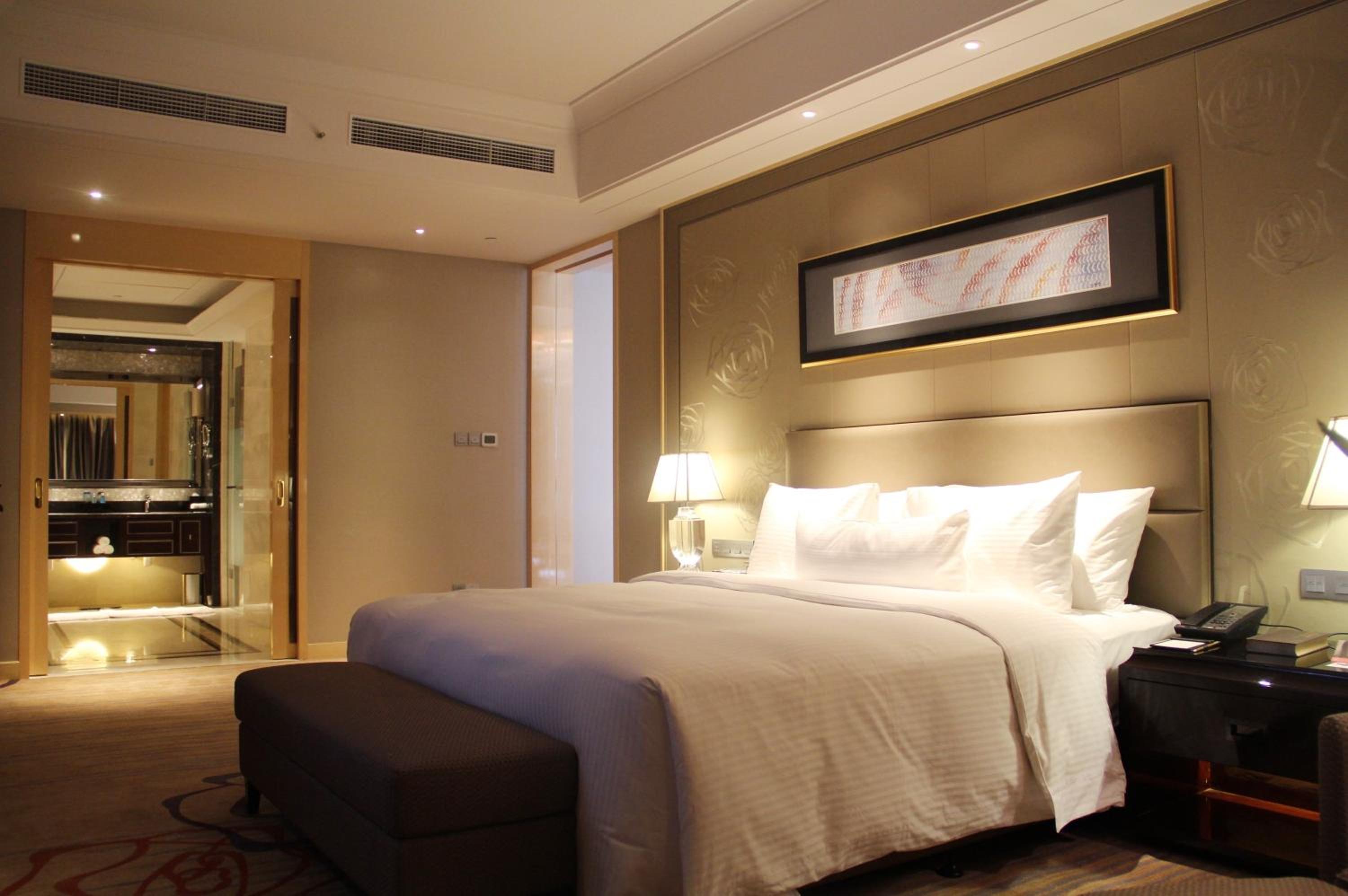 Executive Deluxe Twin Room photo 3