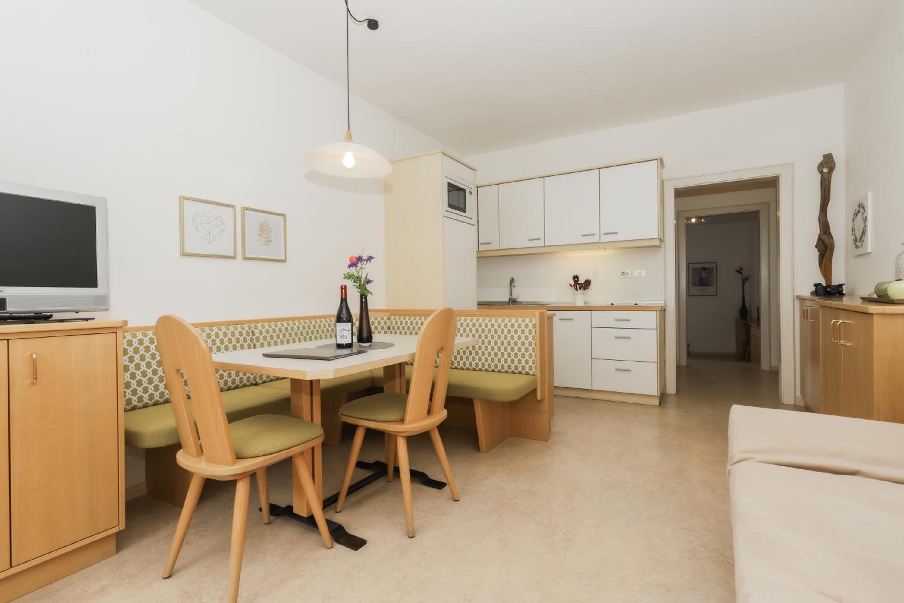 One-Bedroom Apartment photo 2