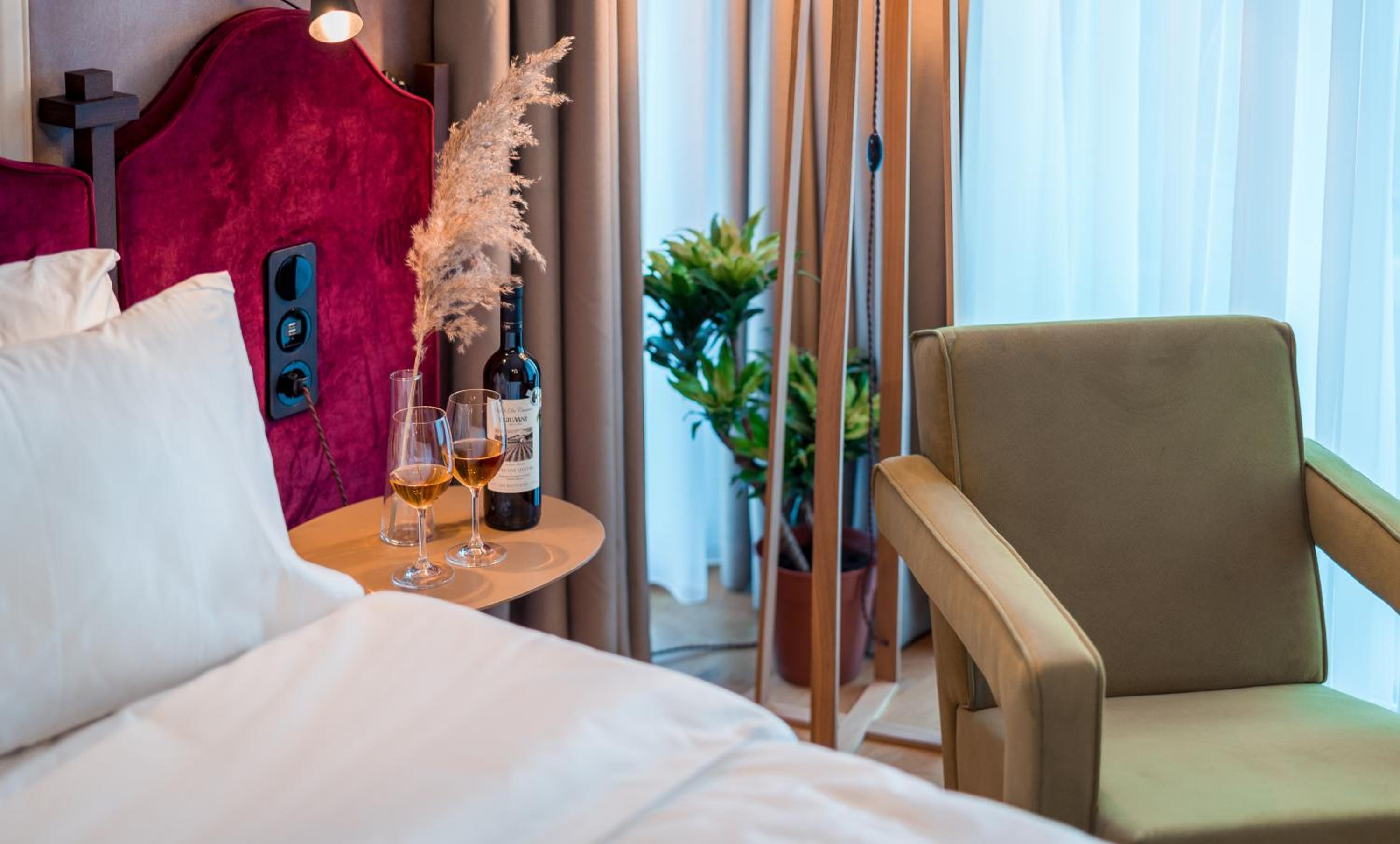 Deluxe Double Room with Balcony photo 2