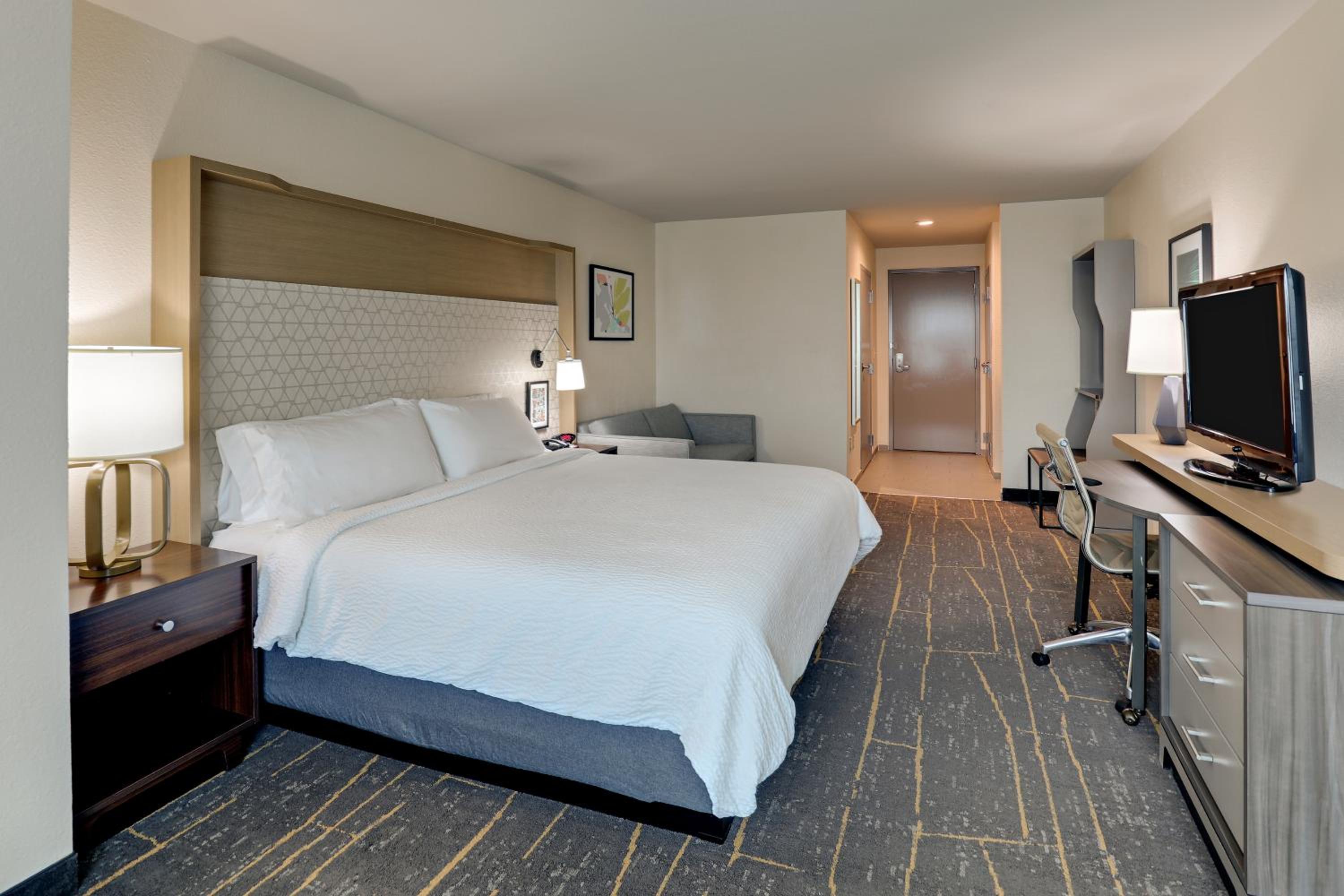 Standard King Room - Photo 6