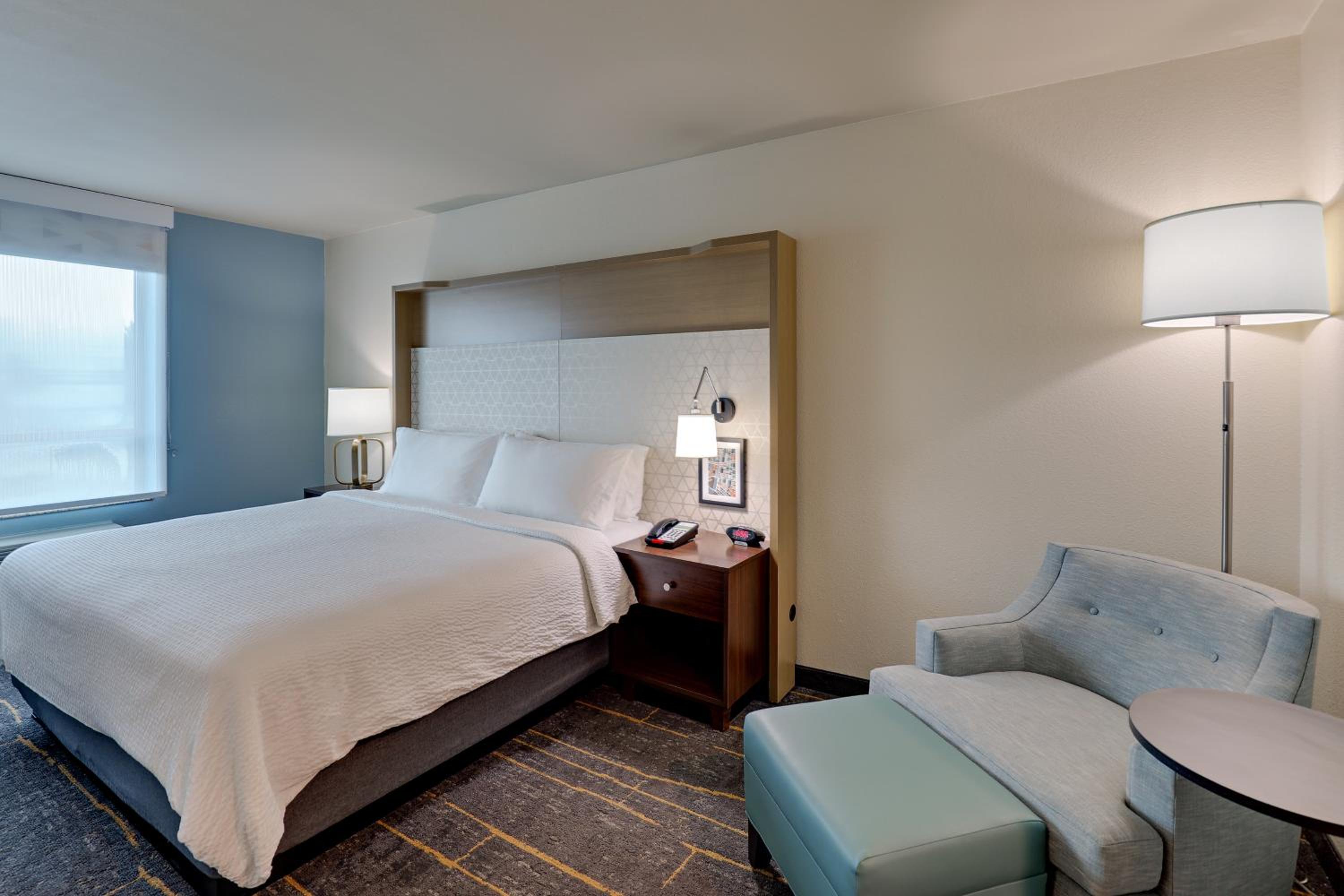 Standard King Room - Photo 4