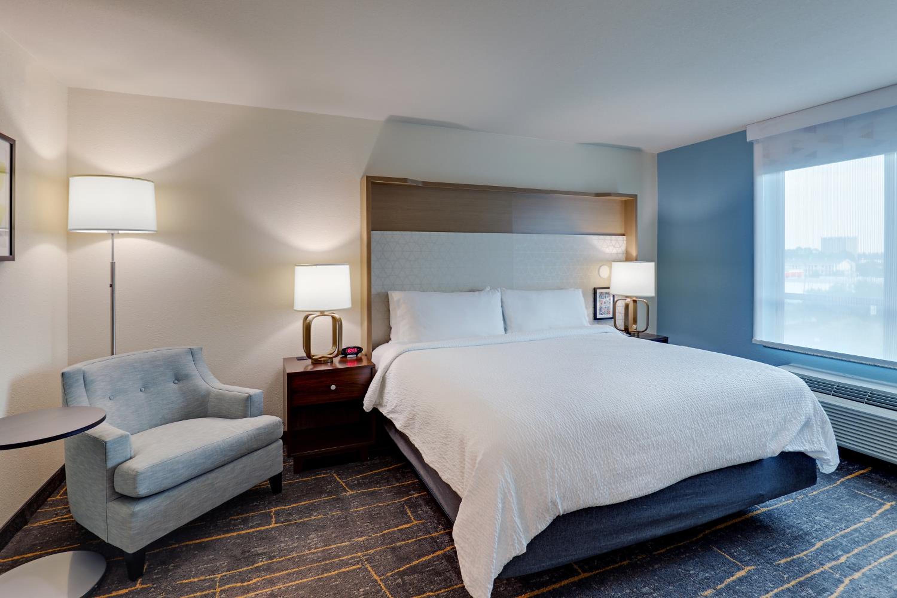 Standard King Room - Photo 3