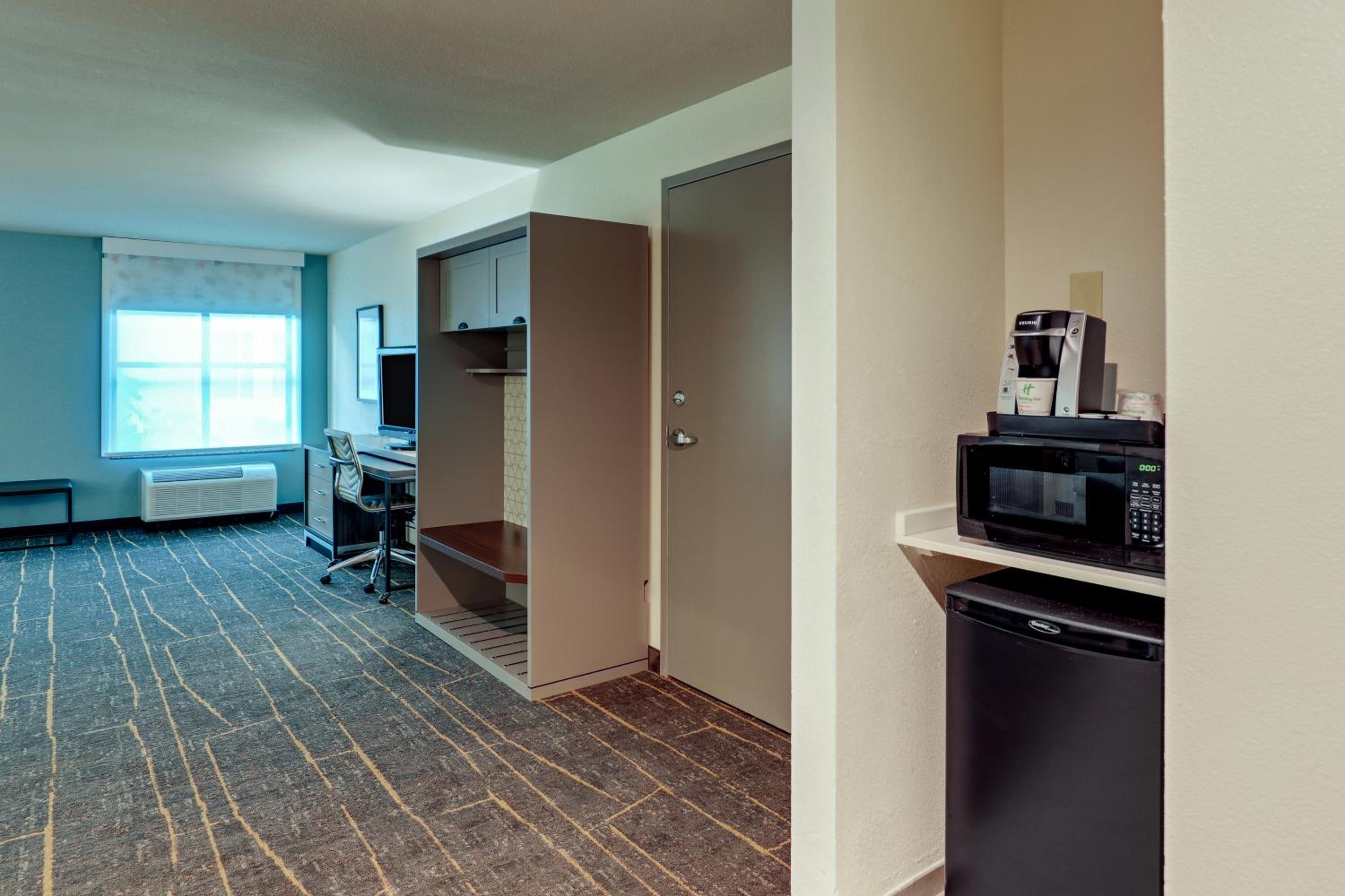 King Room - Mobility Access/Hearing Accessible - Photo 8