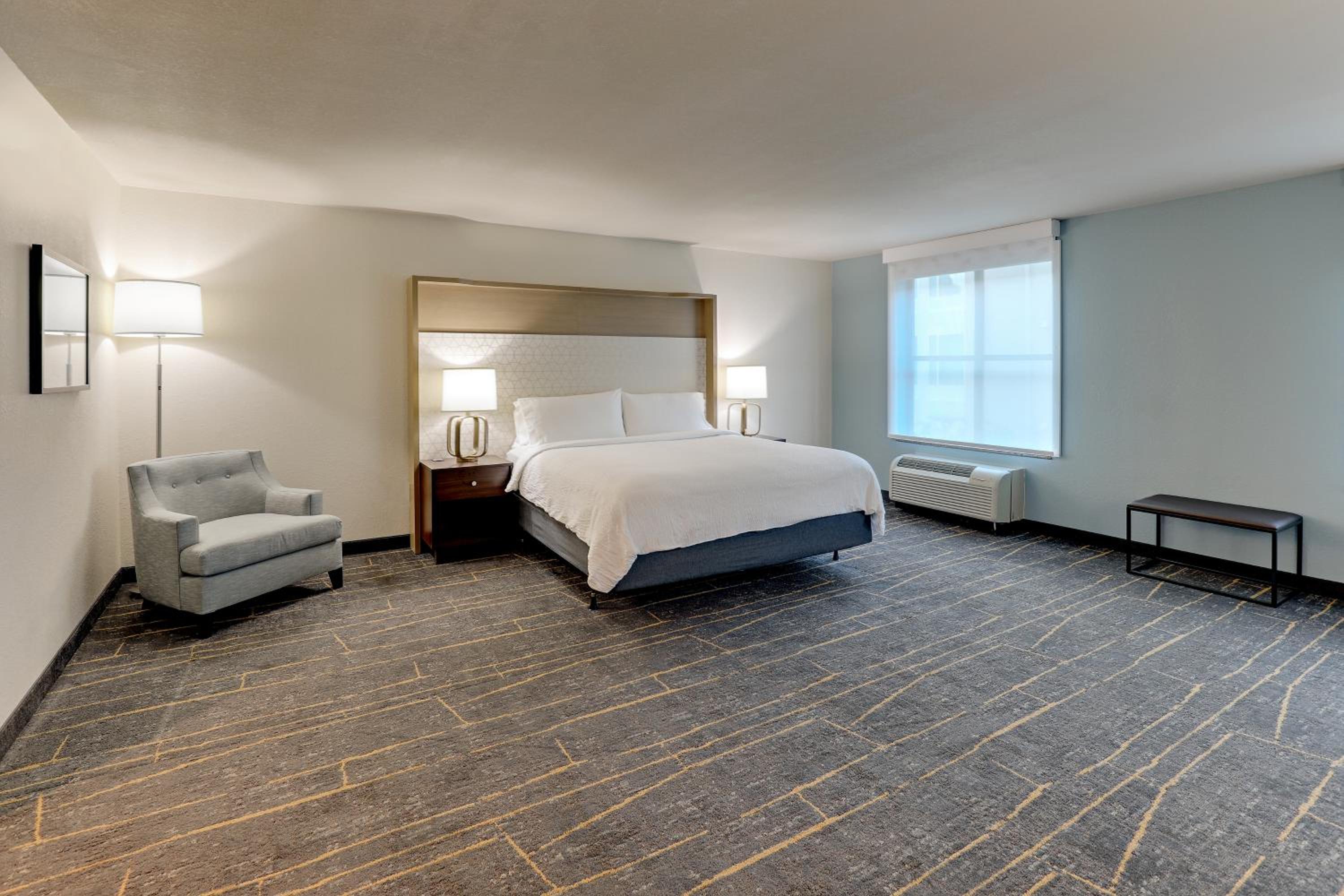 King Room - Mobility Access/Hearing Accessible - Photo 7
