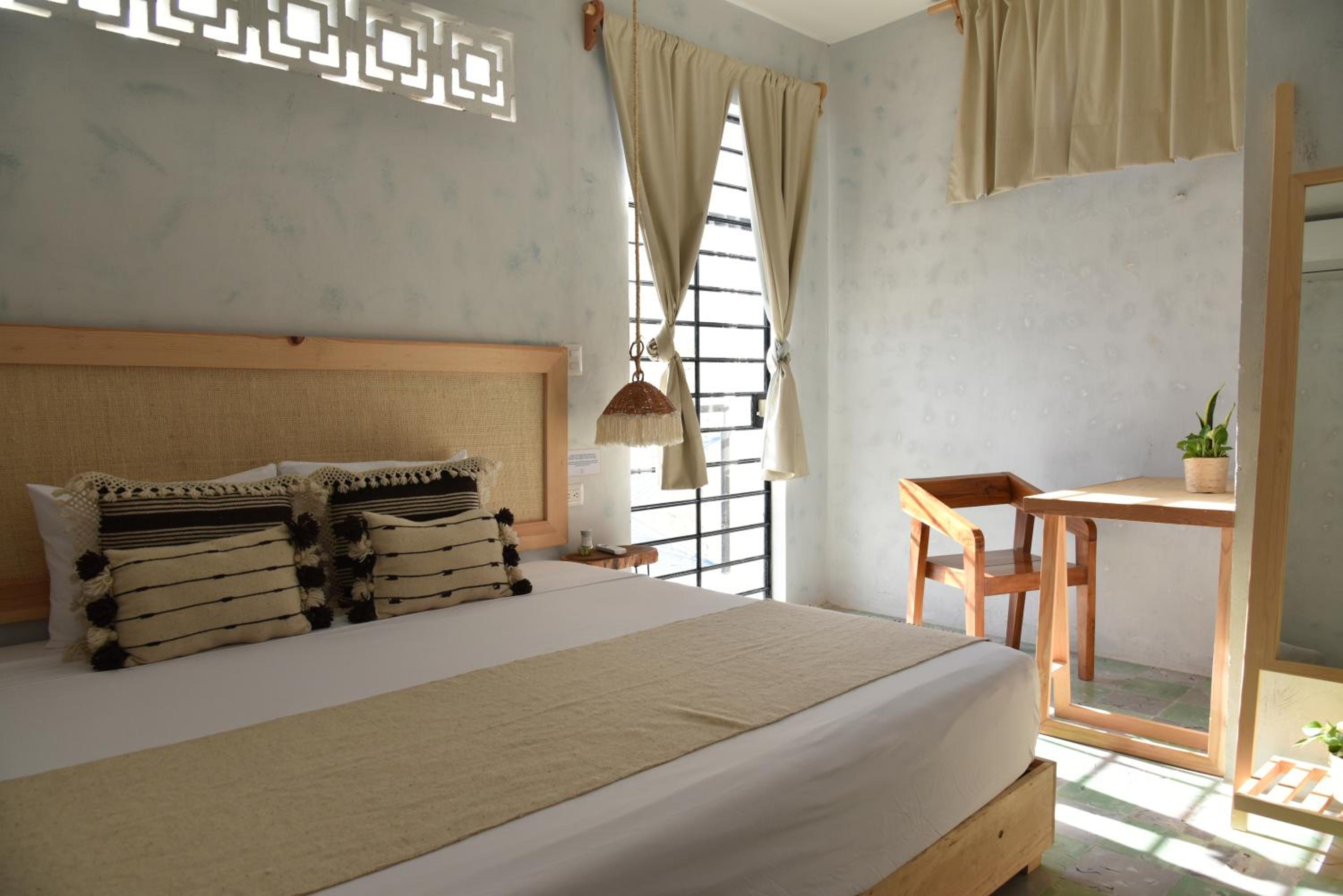 Double Room with Private Bathroom - Photo 10