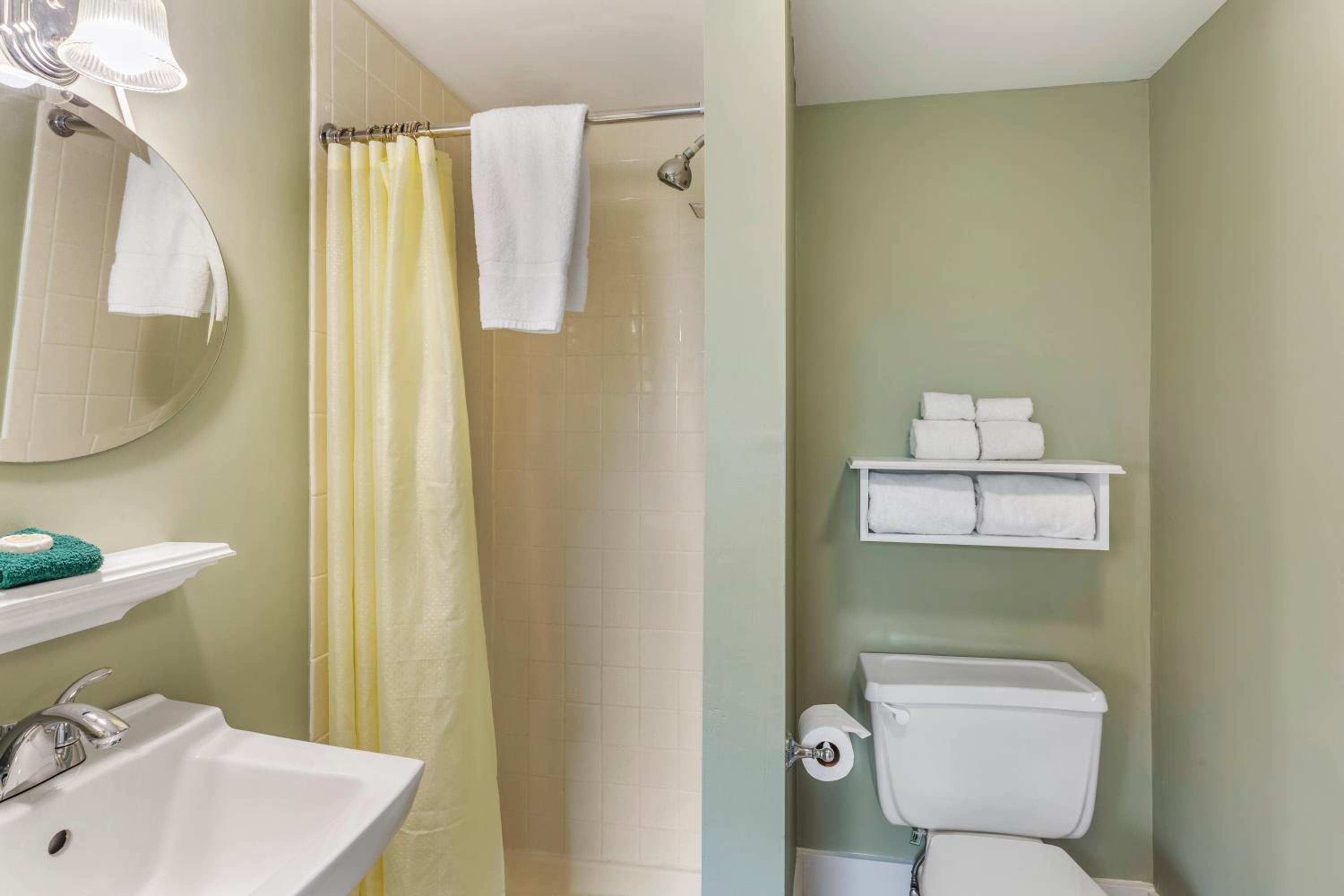 Double Room - Non-Smoking  - Photo 6