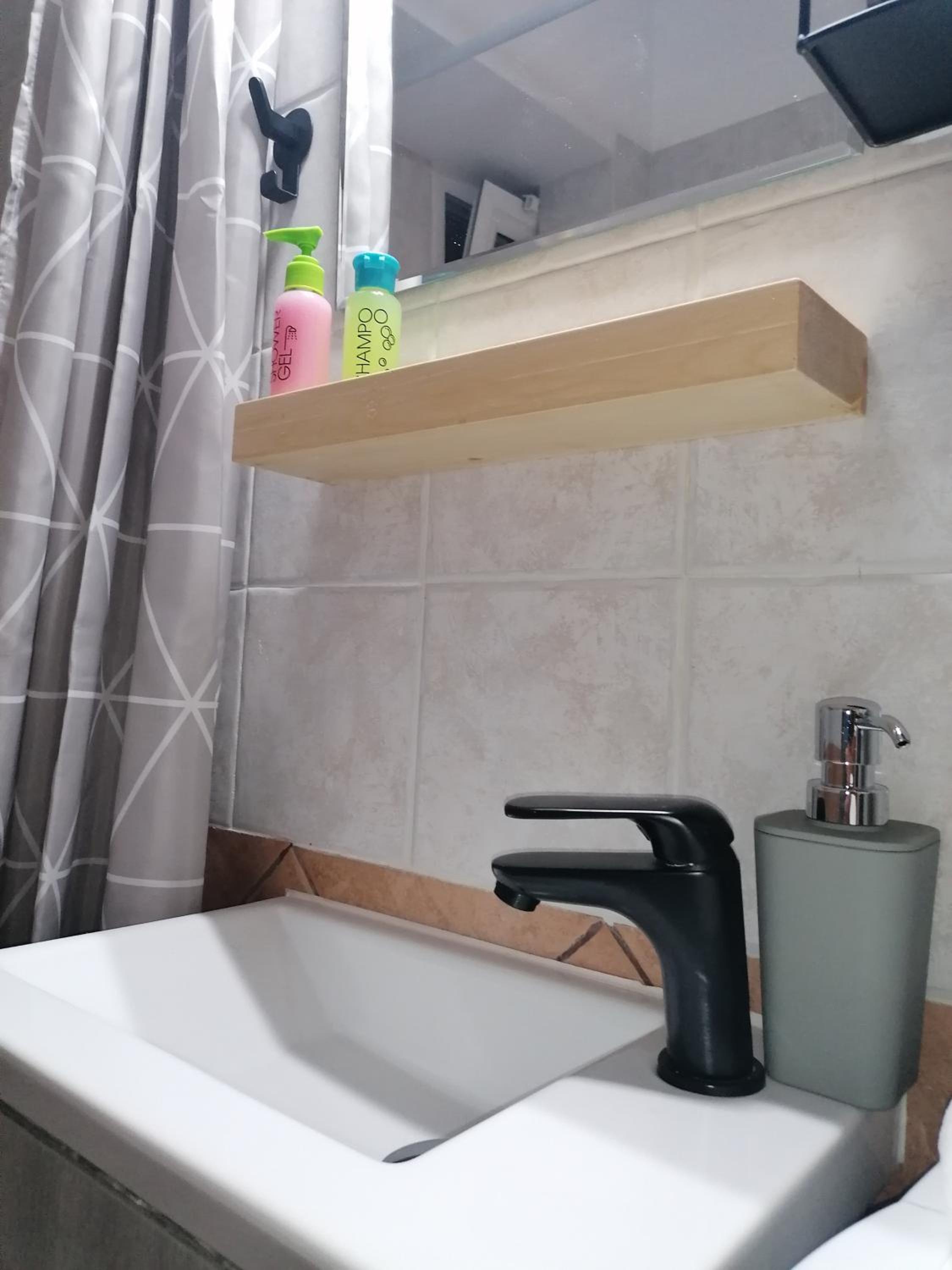 One-Bedroom Apartment - Photo 3