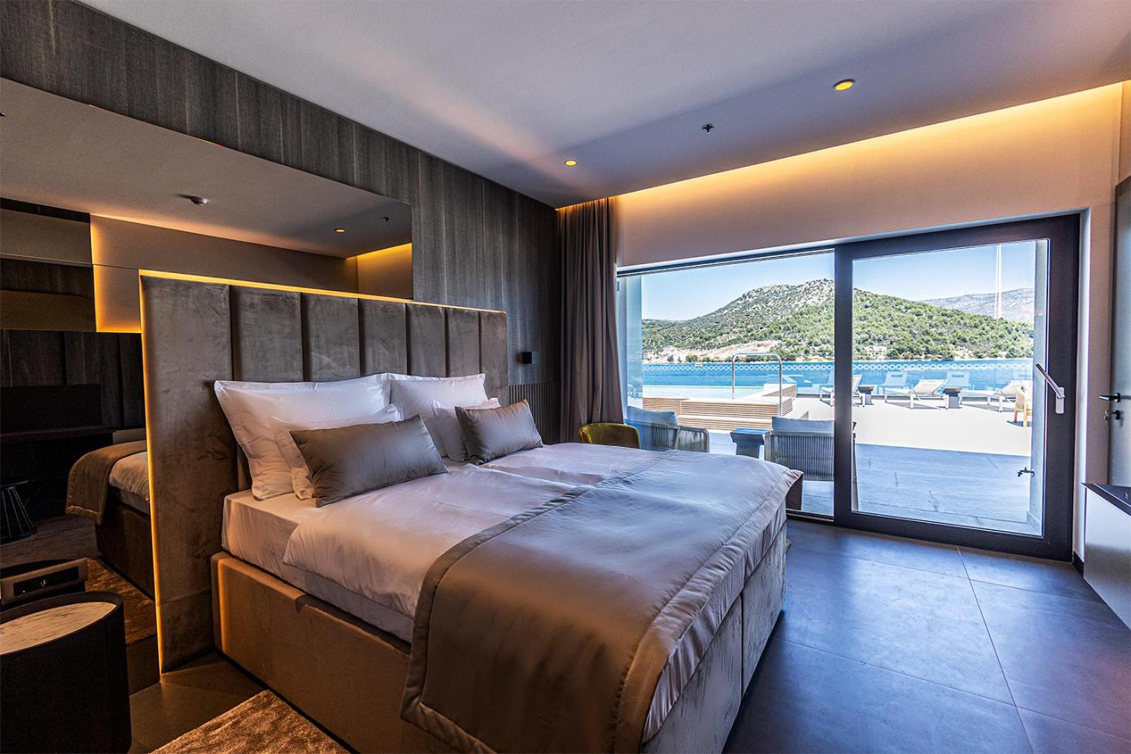 Deluxe Family Suite - Photo 1