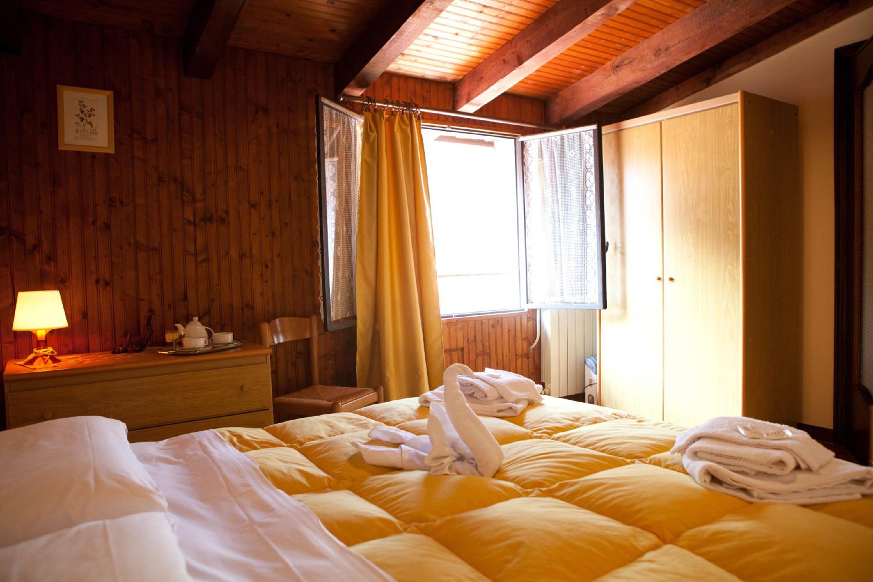 Small Double or Twin Room photo 3