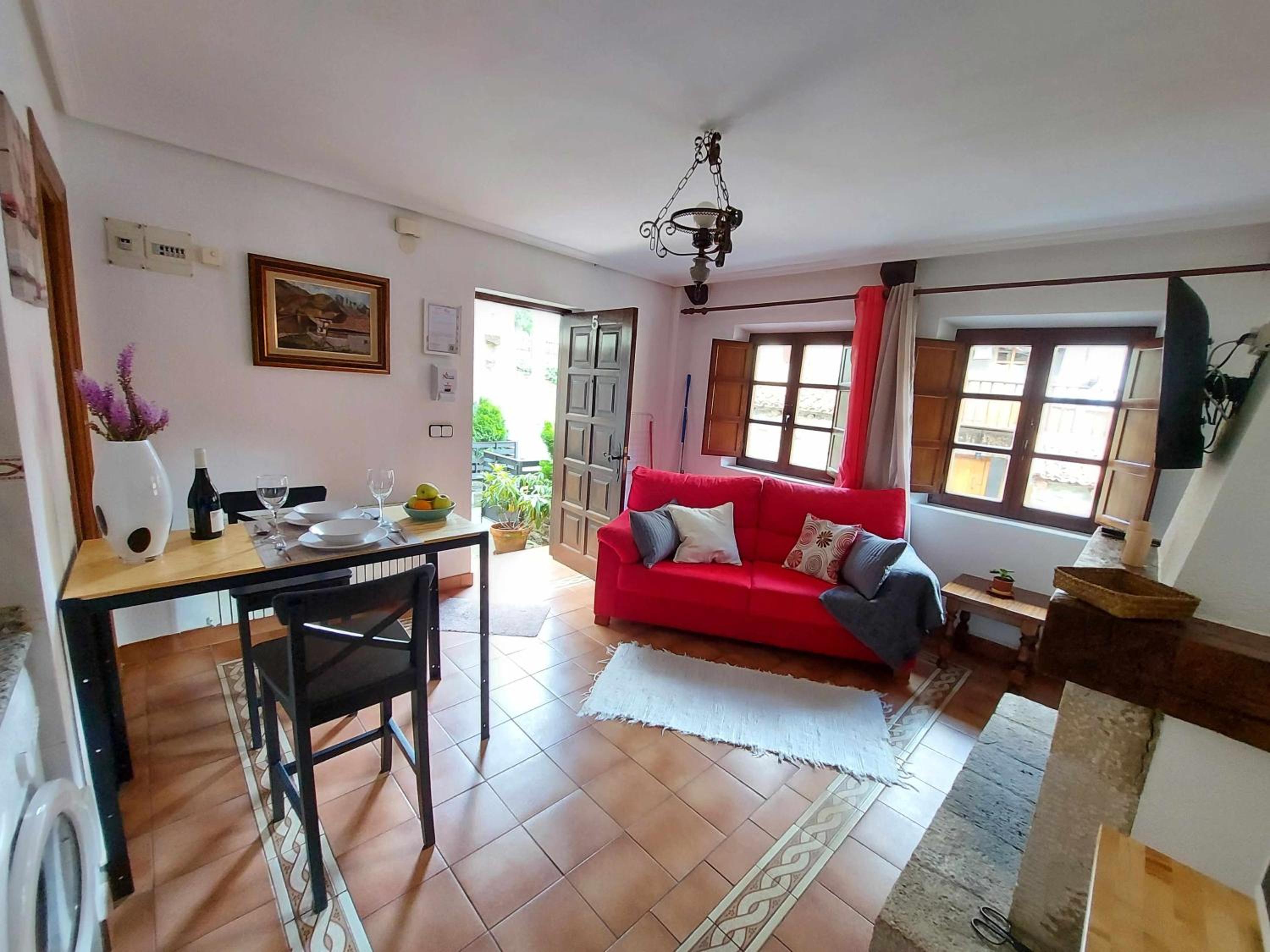 One-Bedroom Apartment with Mountain View photo 3