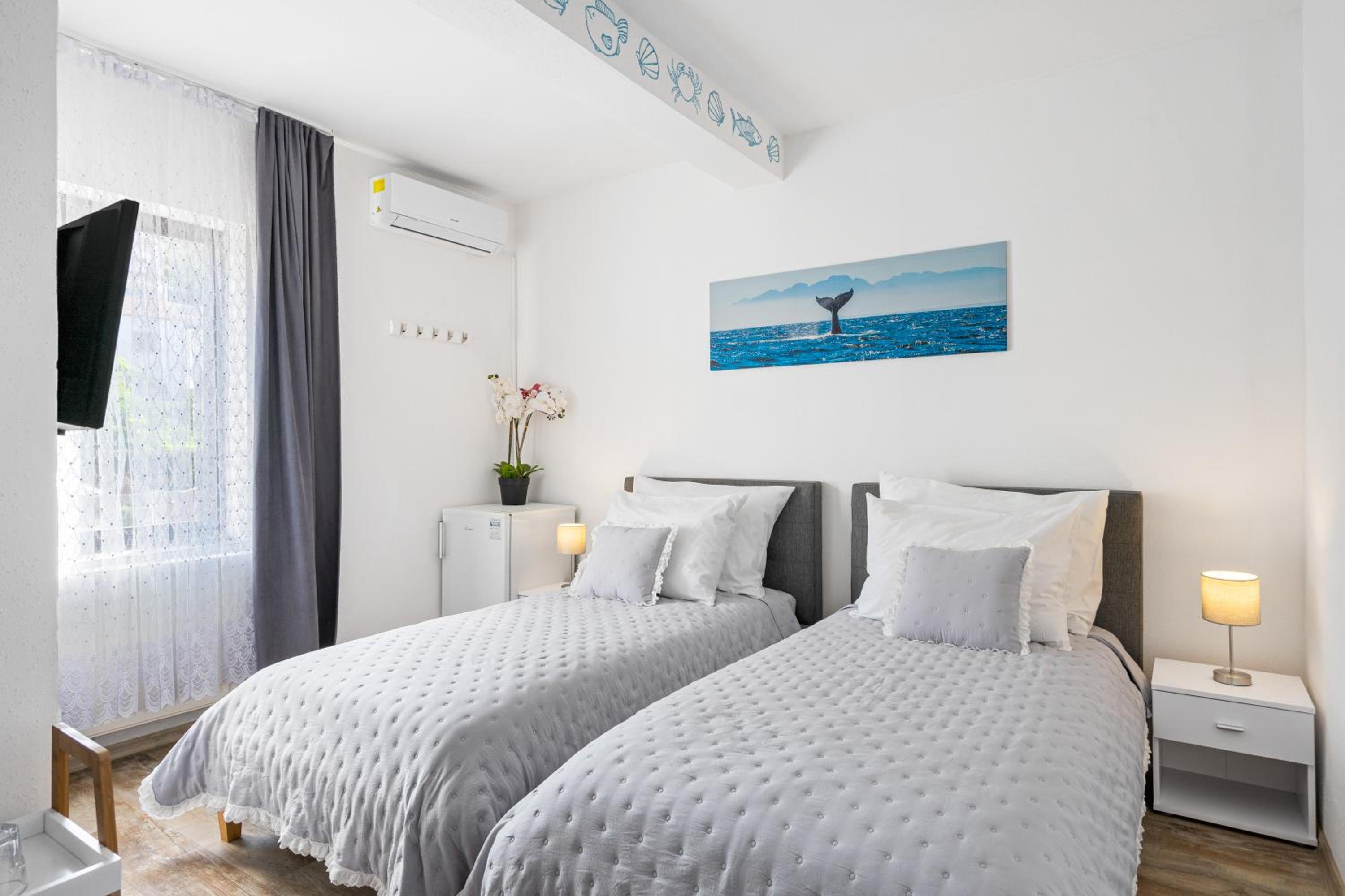 Standard Twin Room - Photo 1