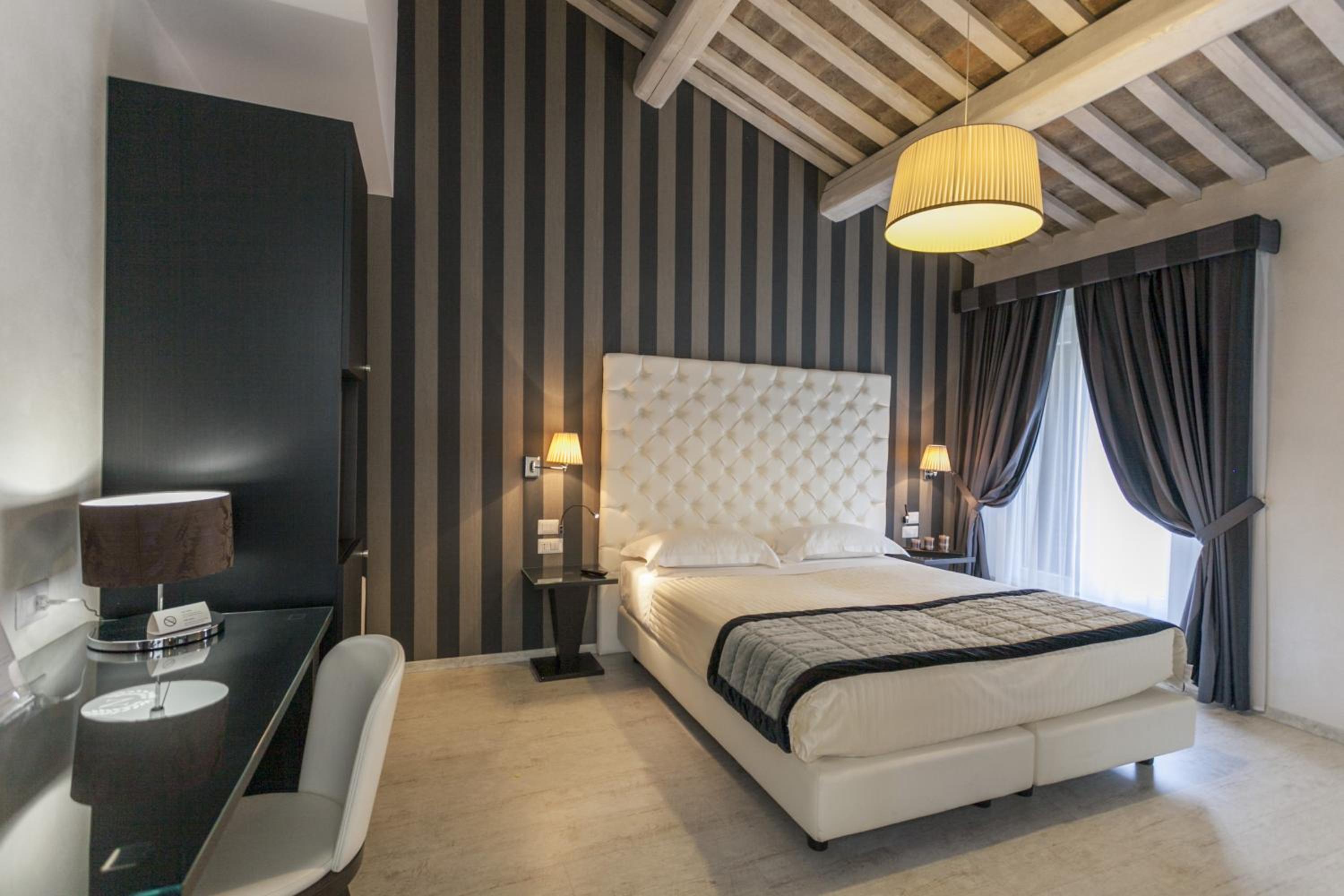 Double or Twin Room - Photo 4