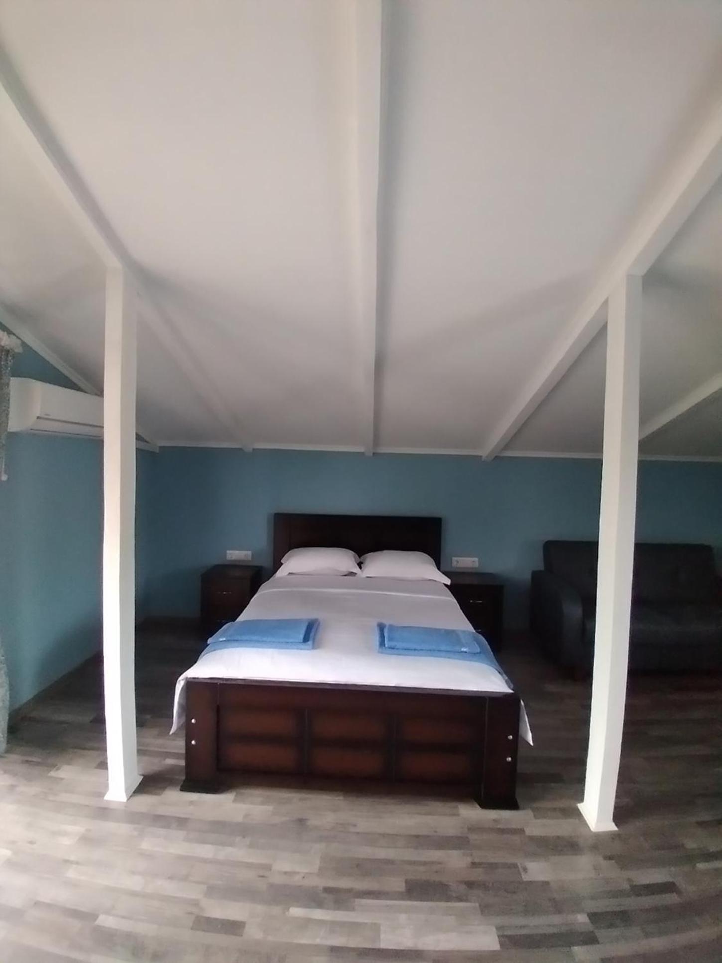 Large Double Room photo 3