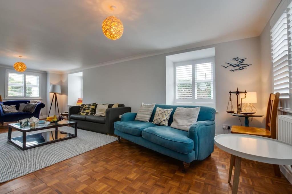 Three-Bedroom House photo 2