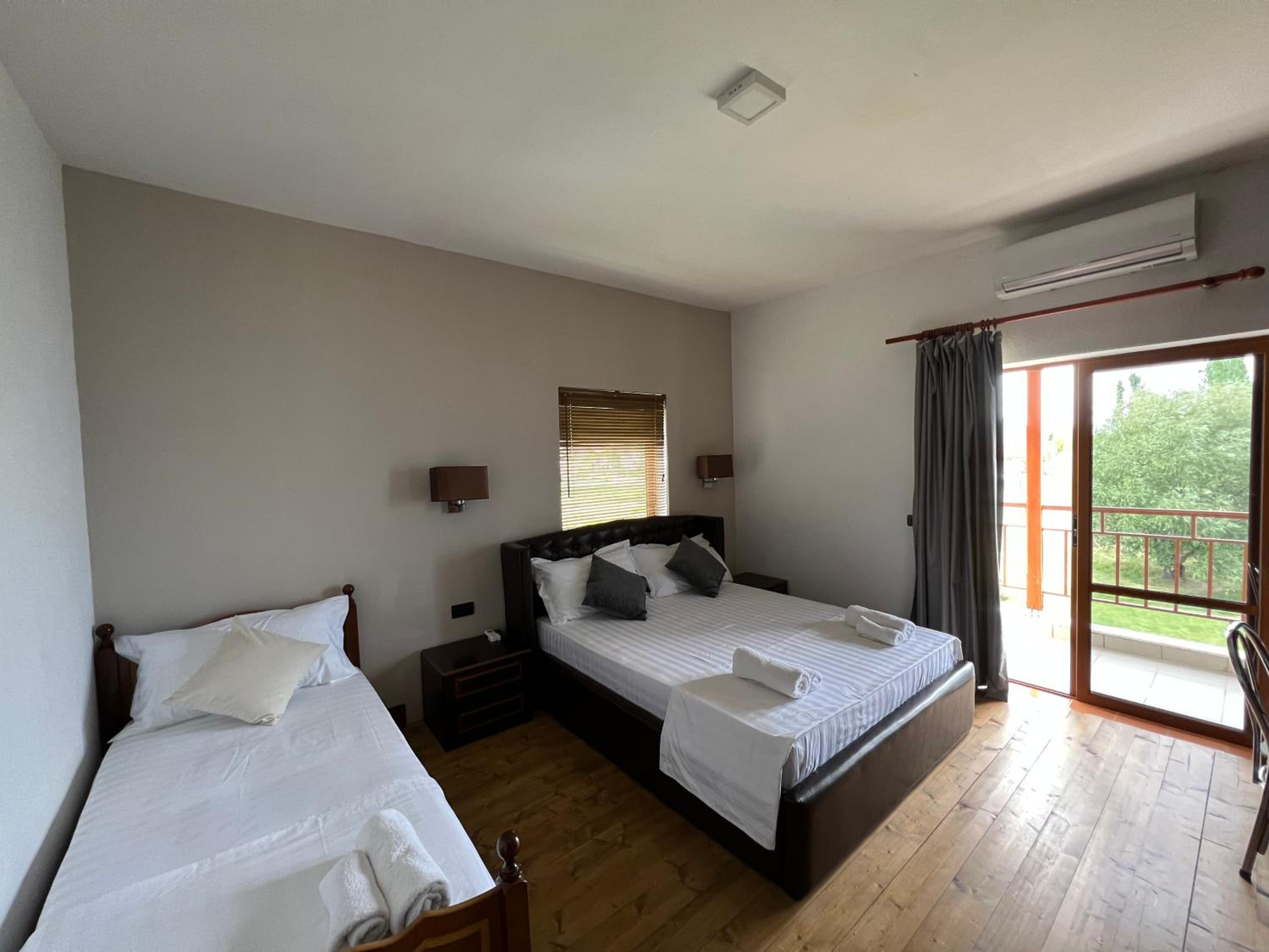 Triple Room with Lake View
