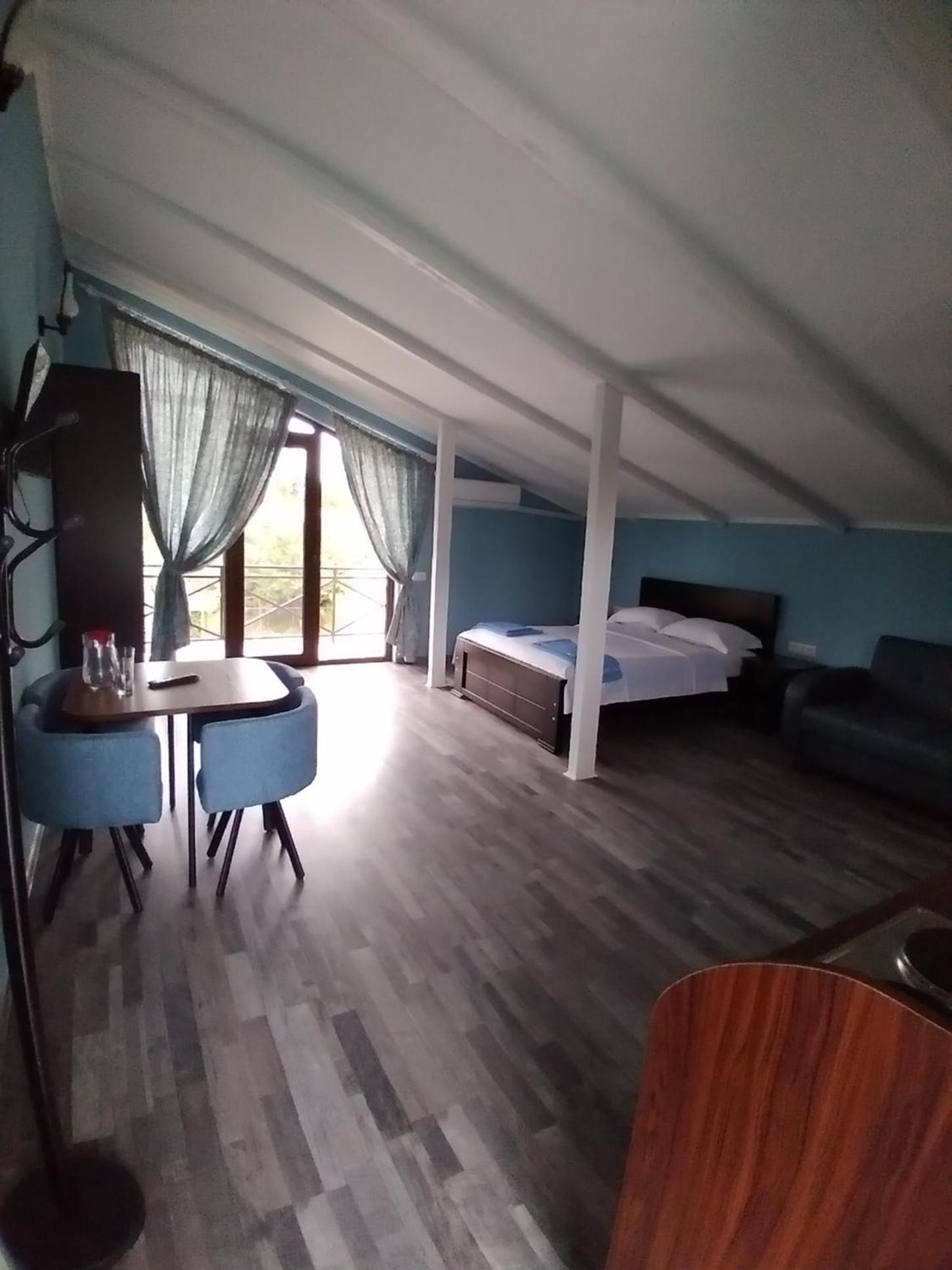 Large Double Room photo 1
