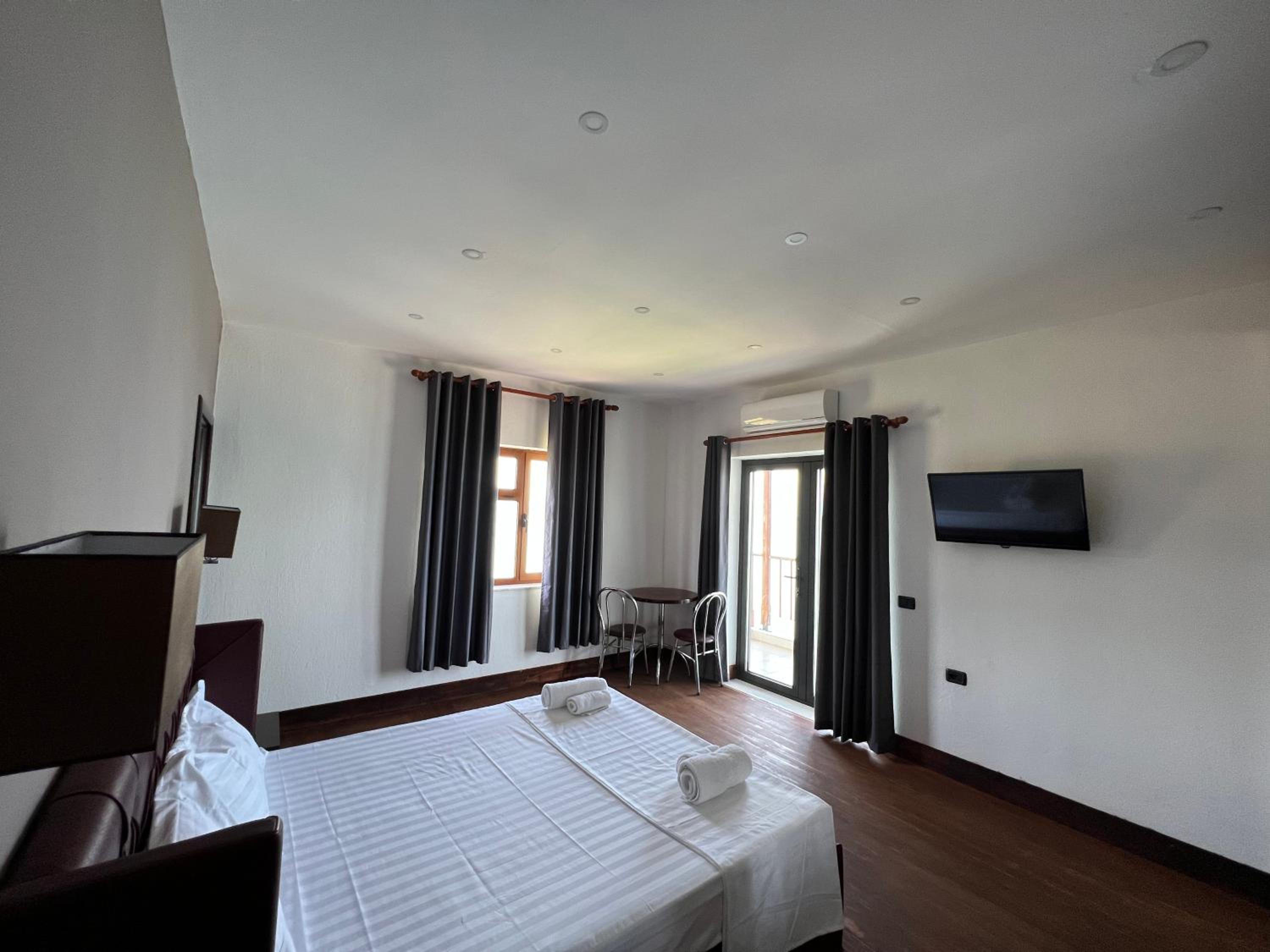 Double Room with Lake View photo 3
