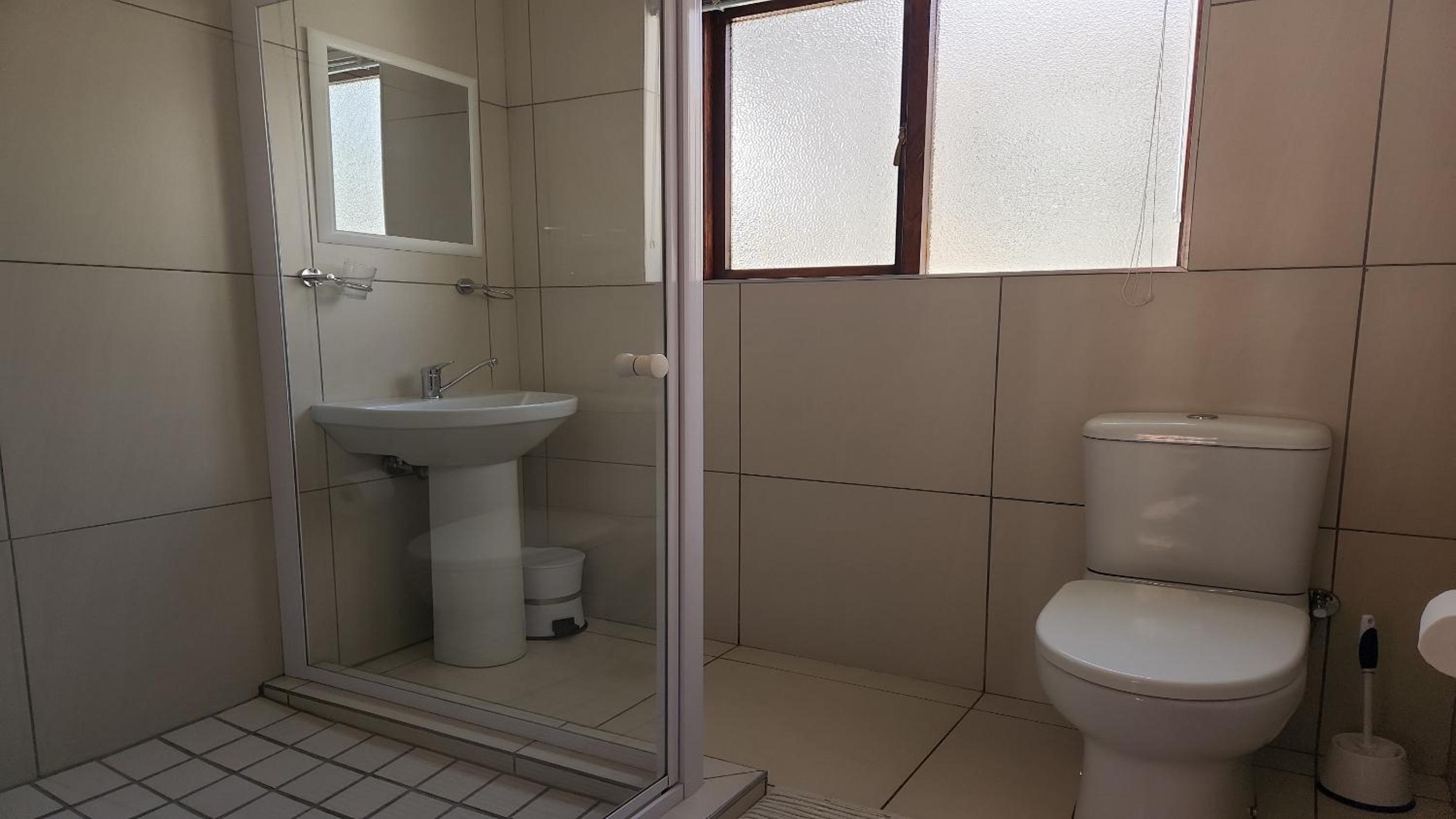 One-Bedroom Apartment - Photo 2