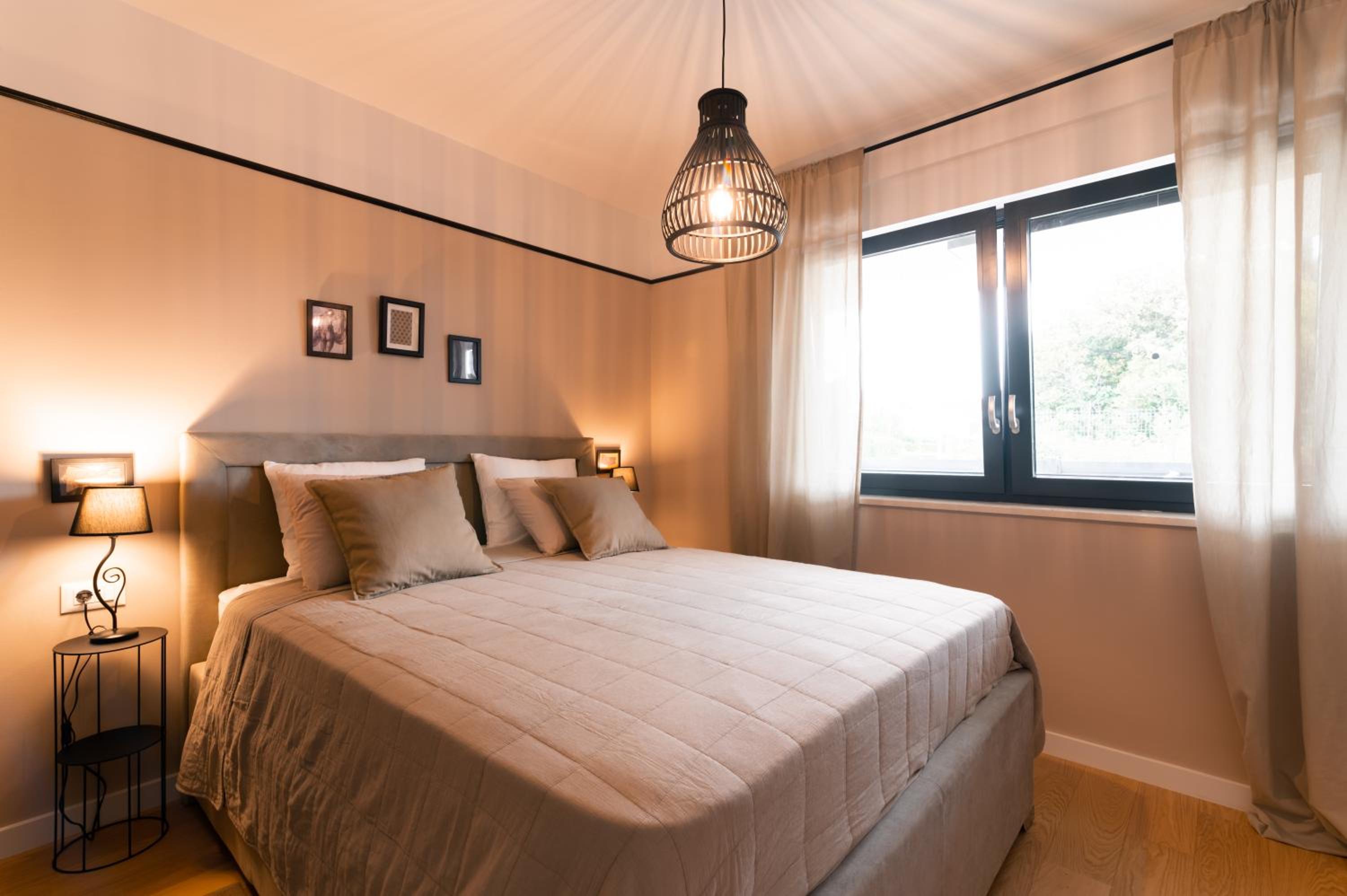 One-Bedroom Apartment - Photo 12