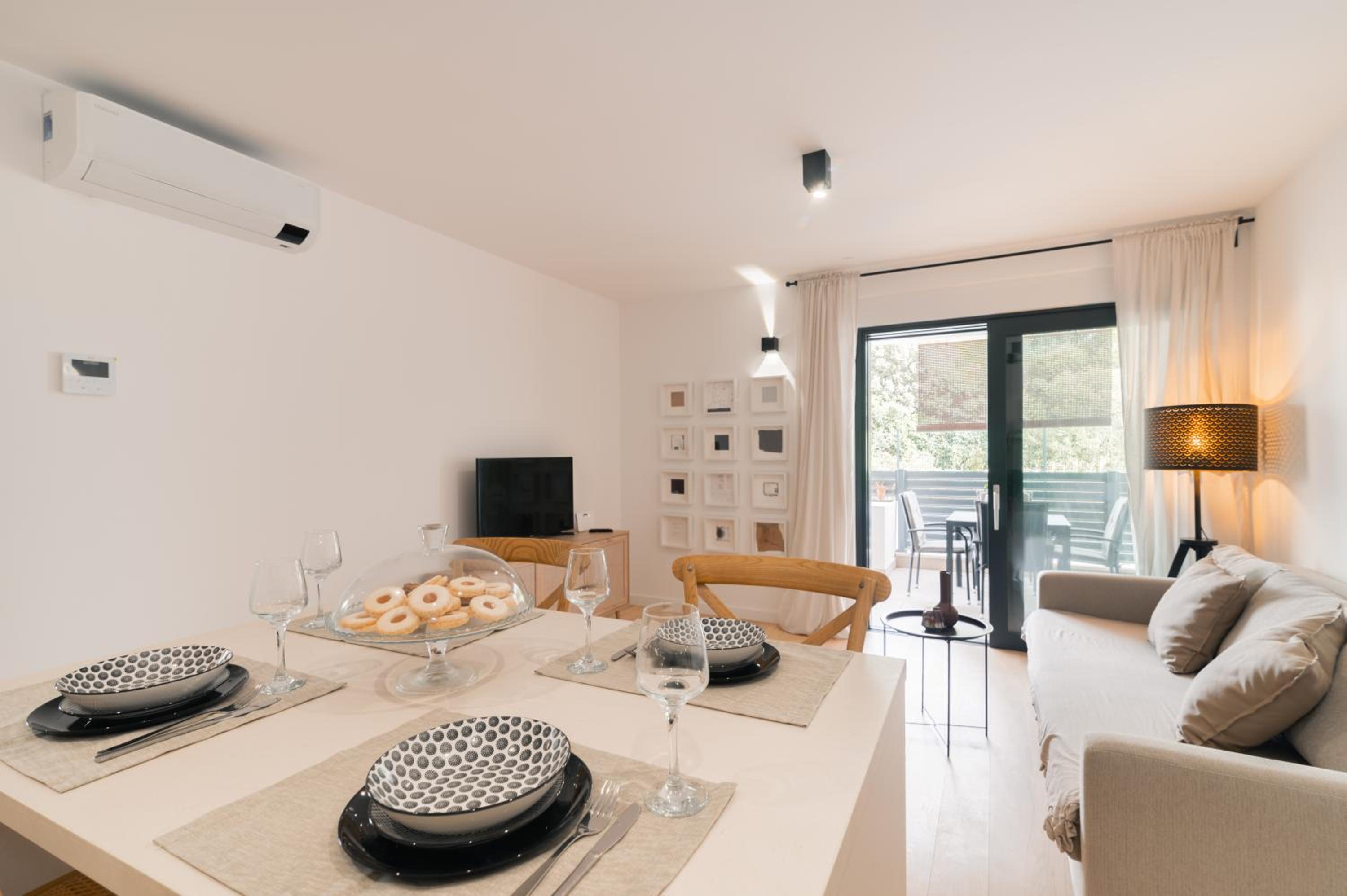 One-Bedroom Apartment - Photo 3