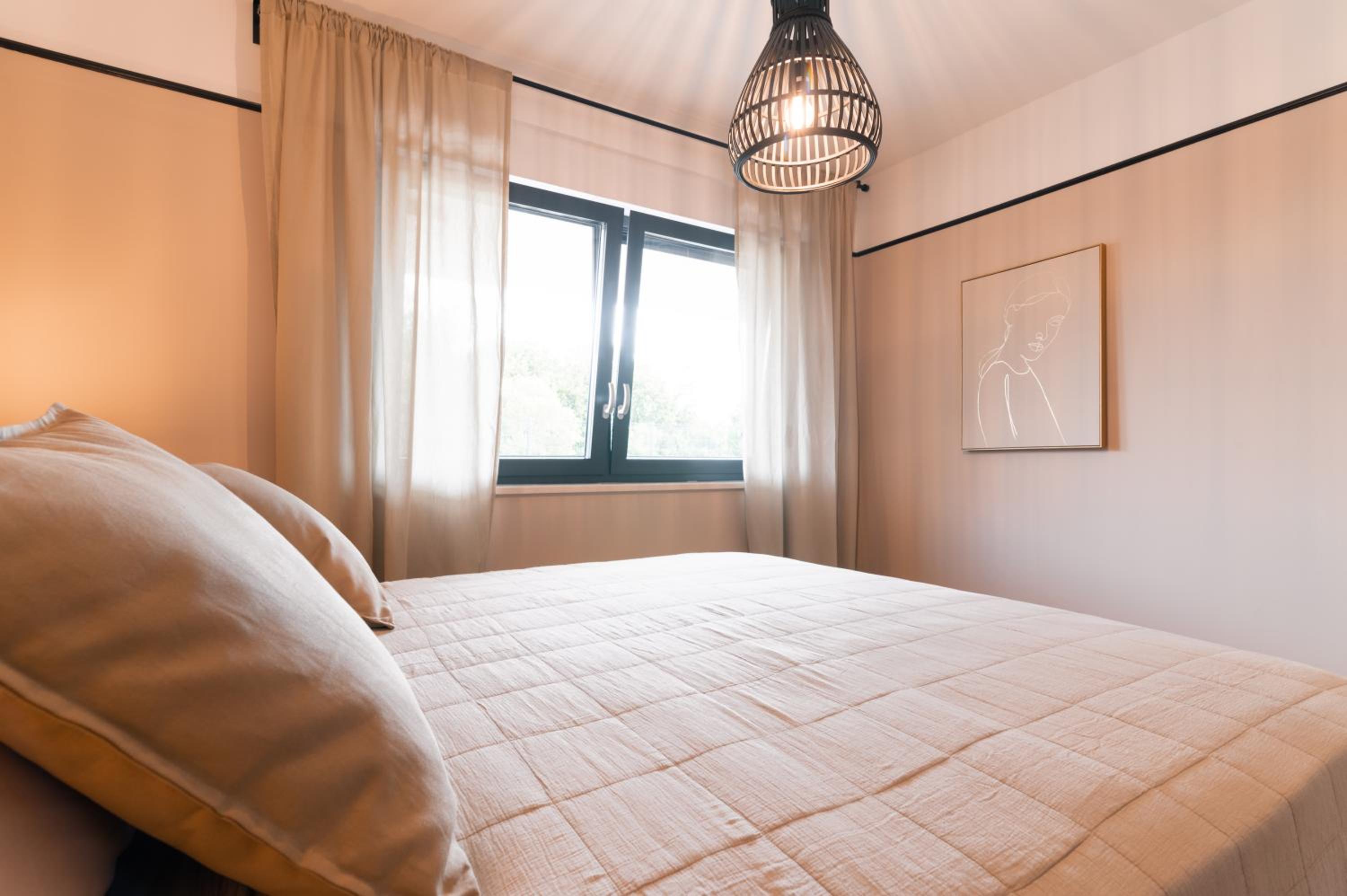 One-Bedroom Apartment - Photo 15
