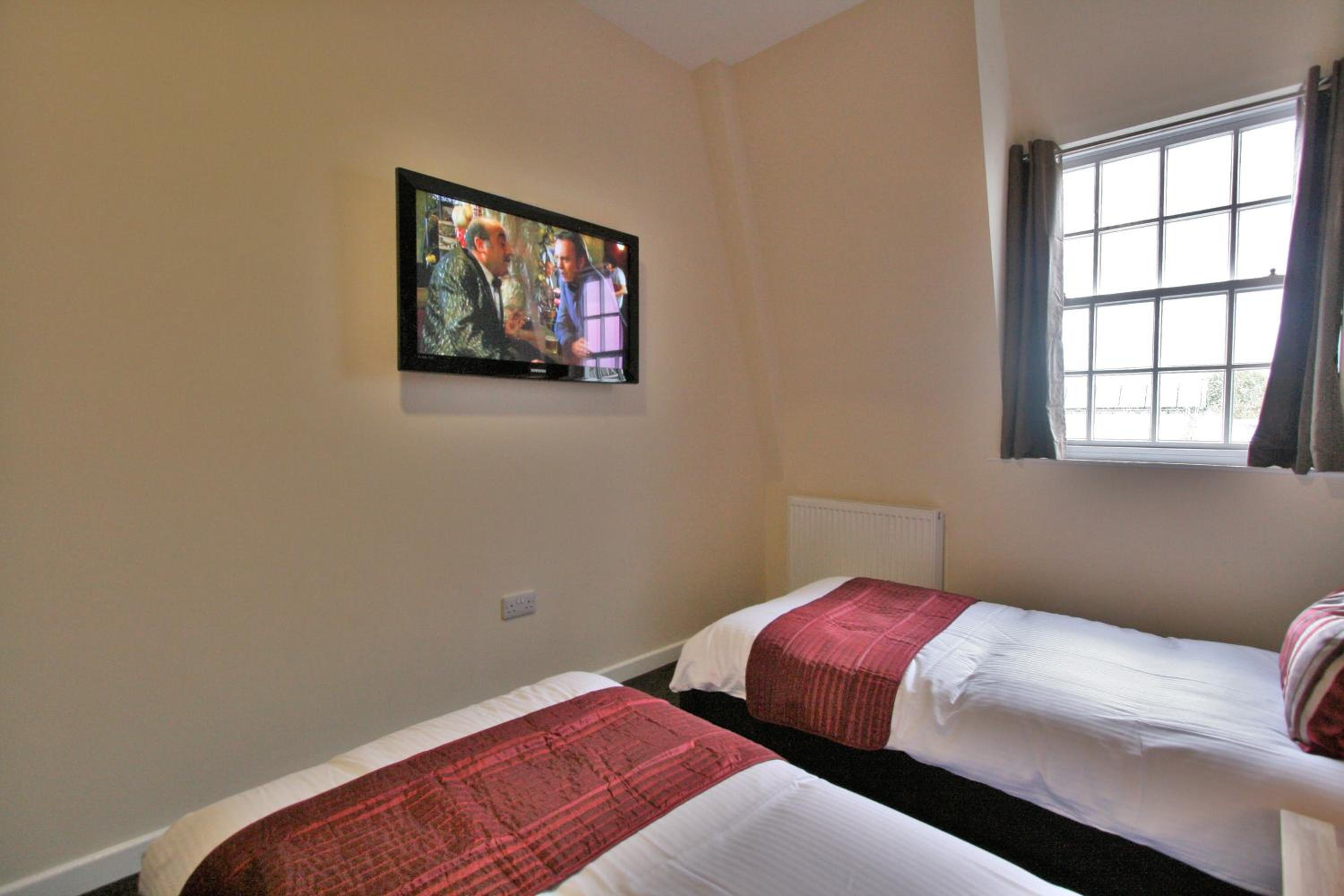 Twin Room - Photo 8