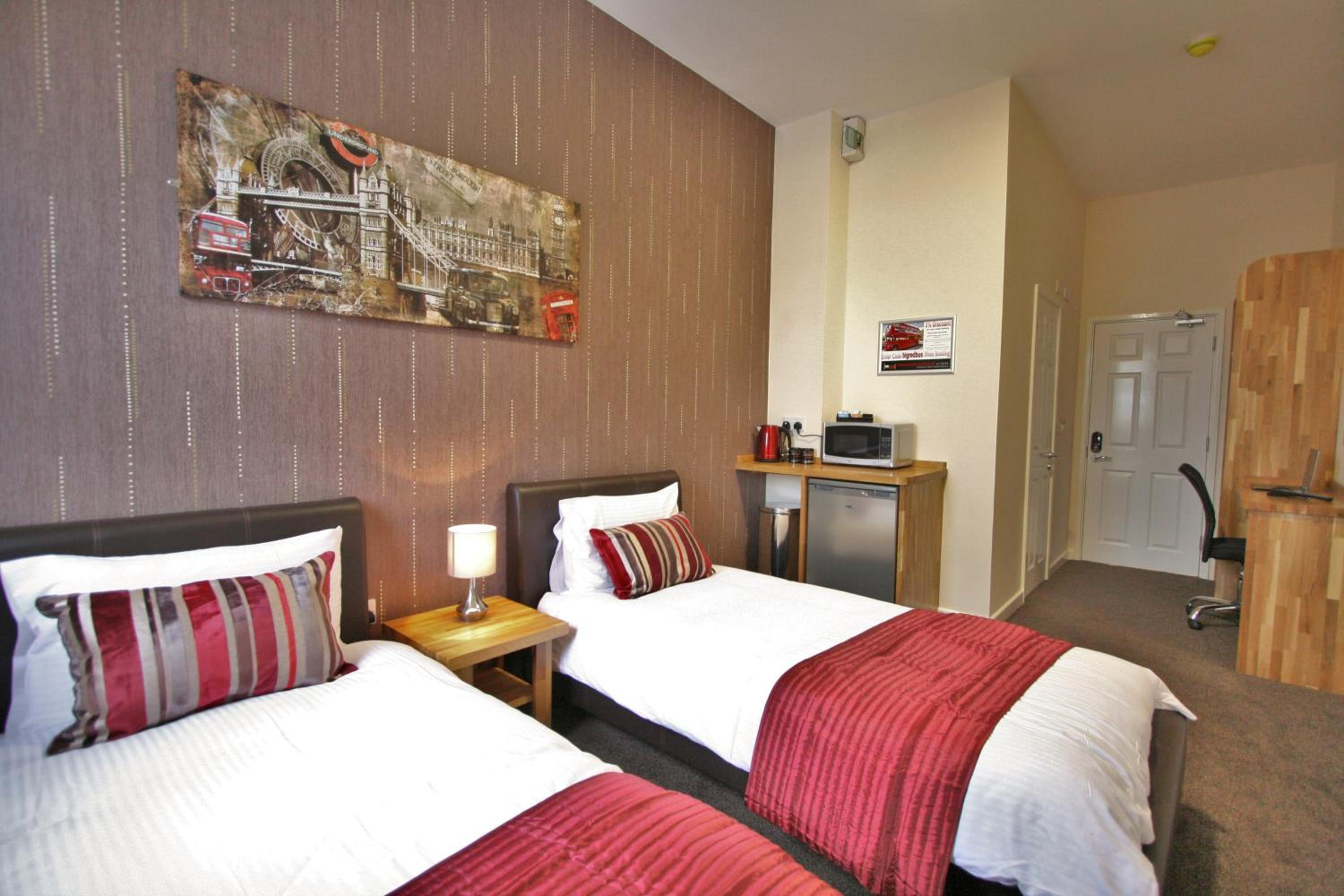 Double or Twin Room - Photo 6