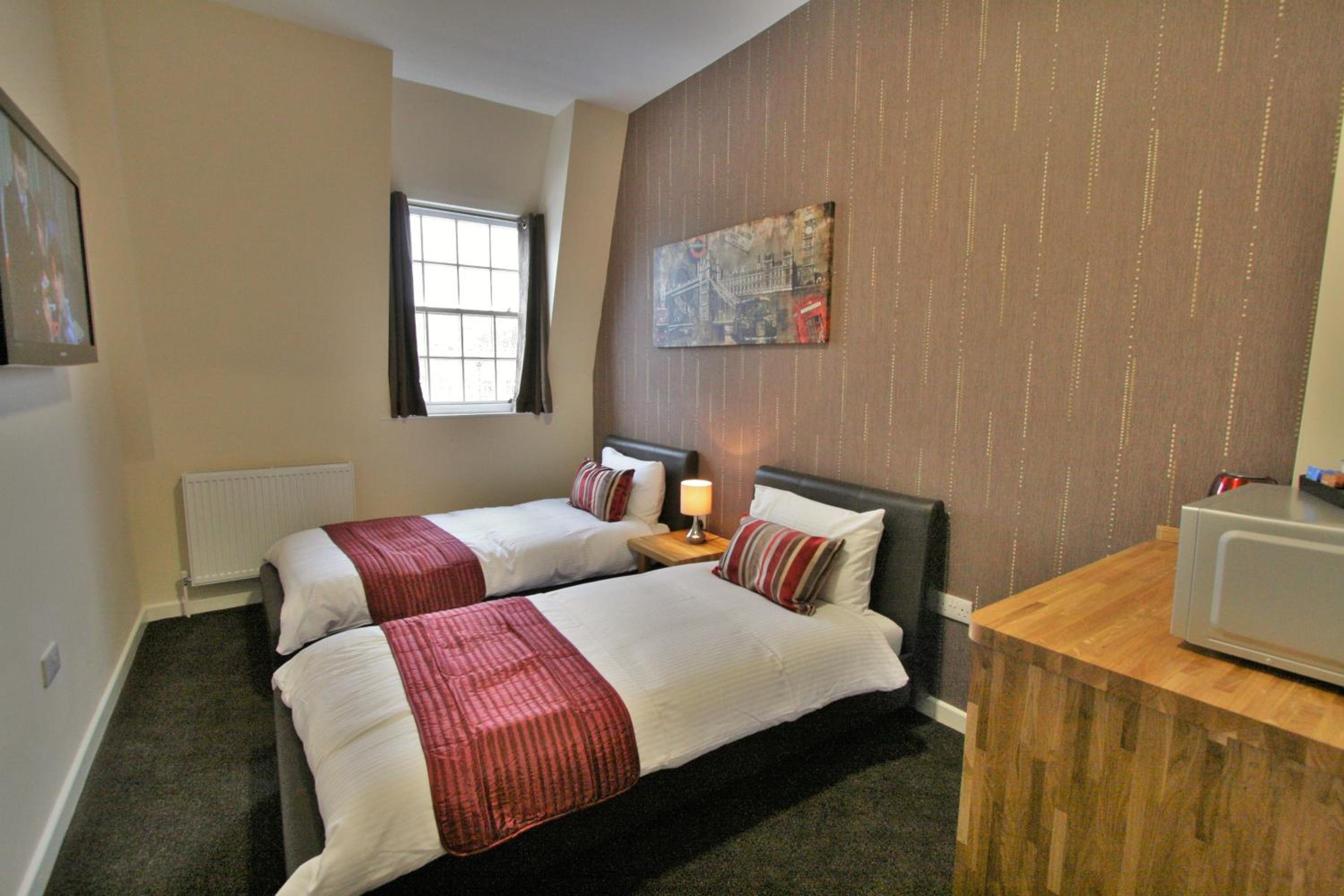 Twin Room - Photo 2